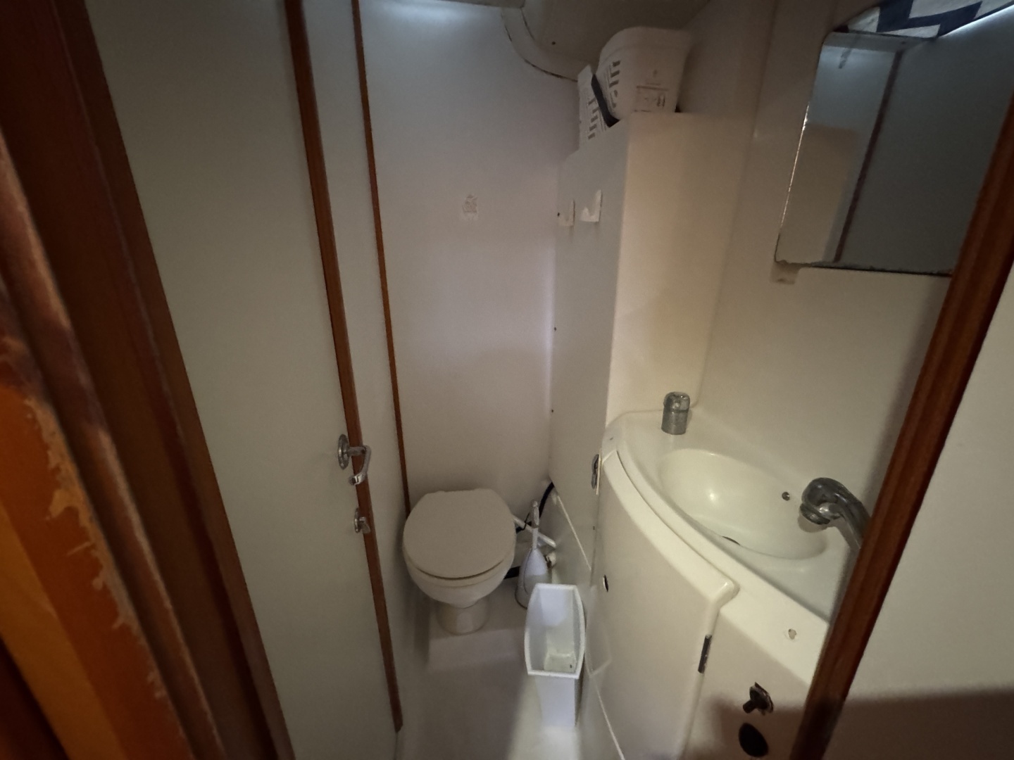 2004 Lagoon 410 S2 - Image 21