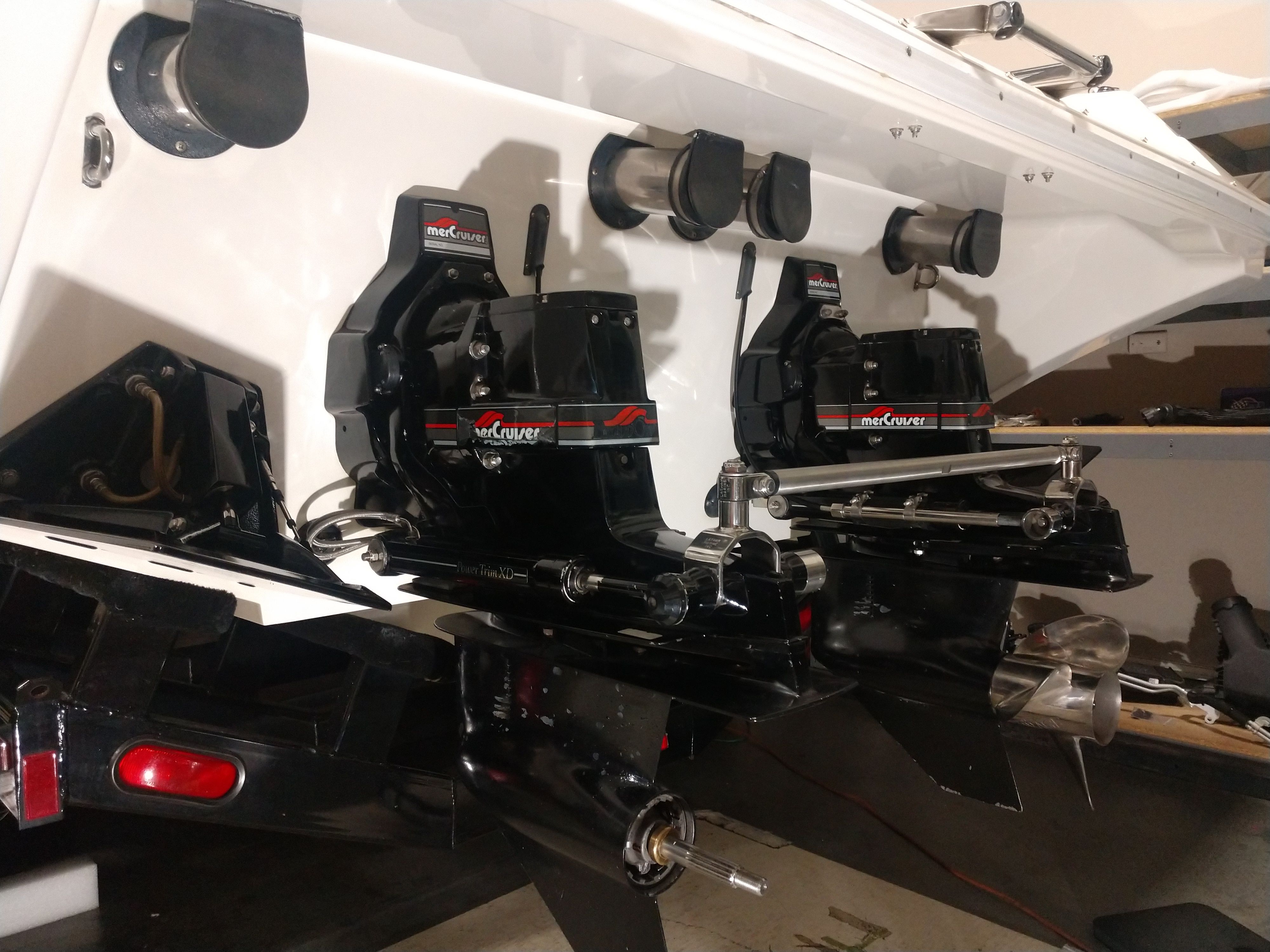 1992 Fountain Fever boat with dual MerCruiser engines, showcasing powerful marine propulsion.