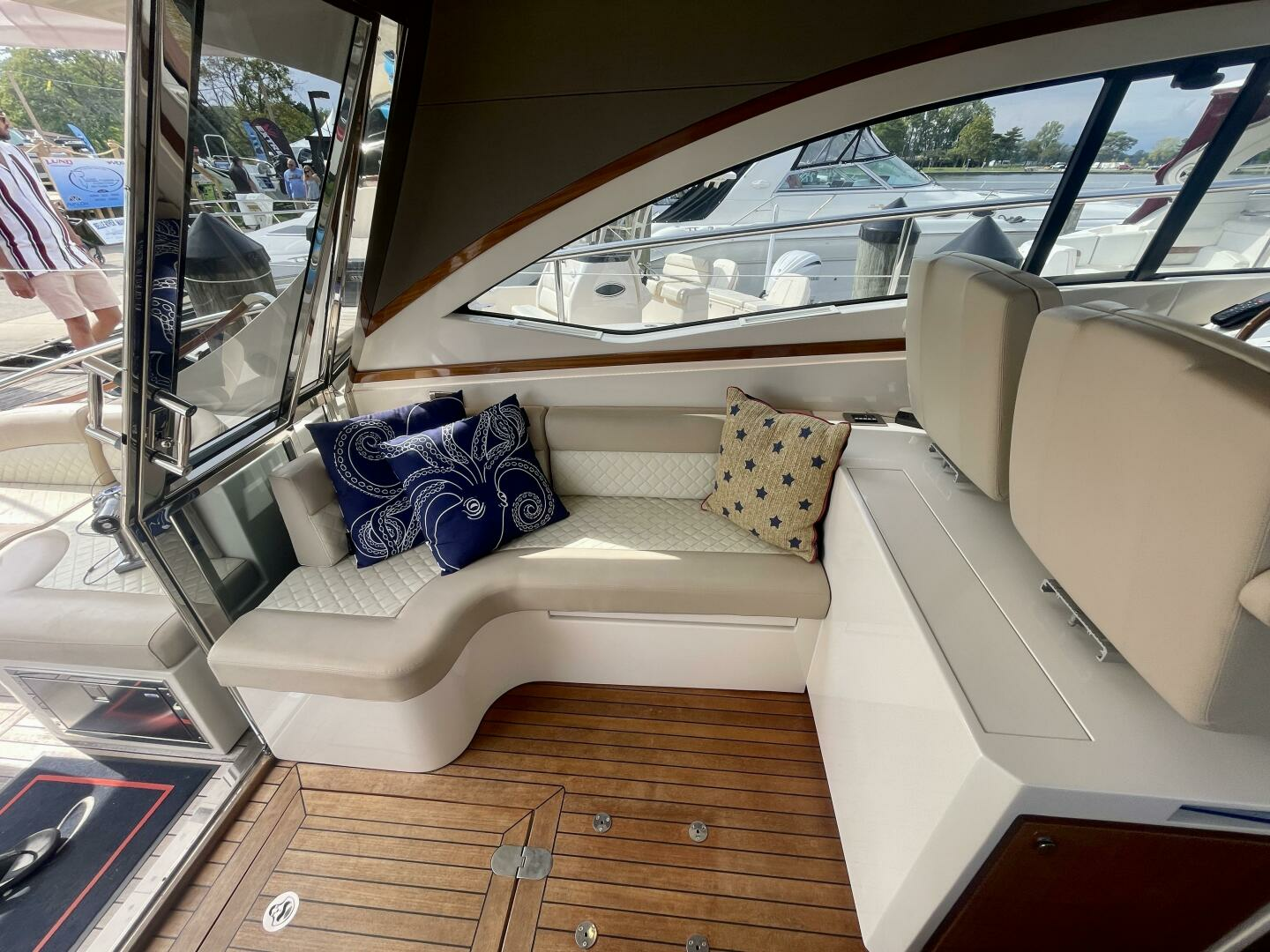 2017 Chris-Craft Commander 42 - Image 17