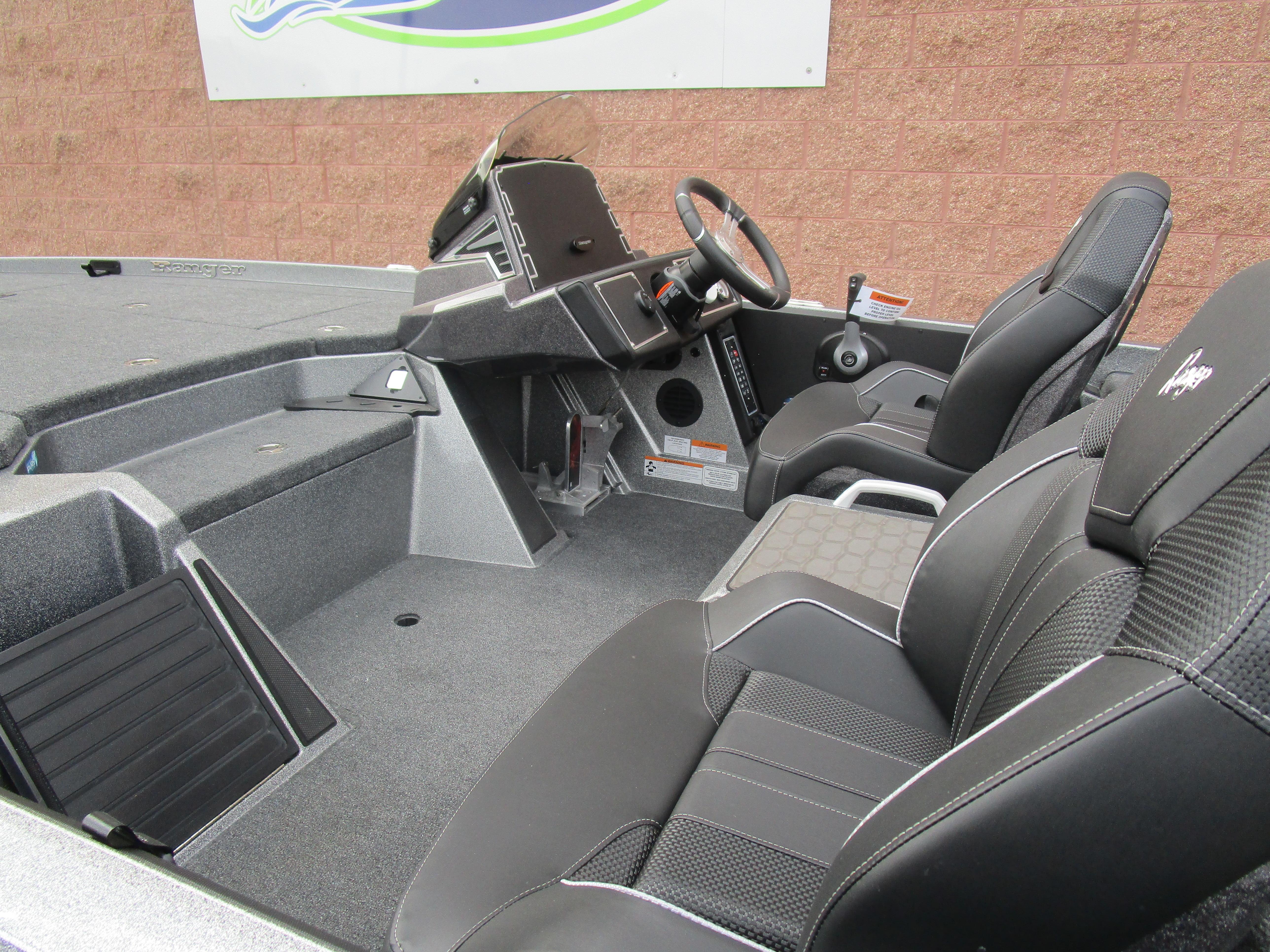 2025 Ranger Z520 boat interior with sleek black seating and modern dashboard design.