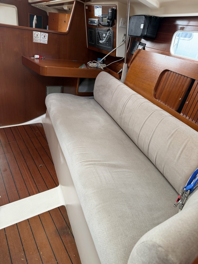 1995 Beneteau OCEANIS 321 - Image 4