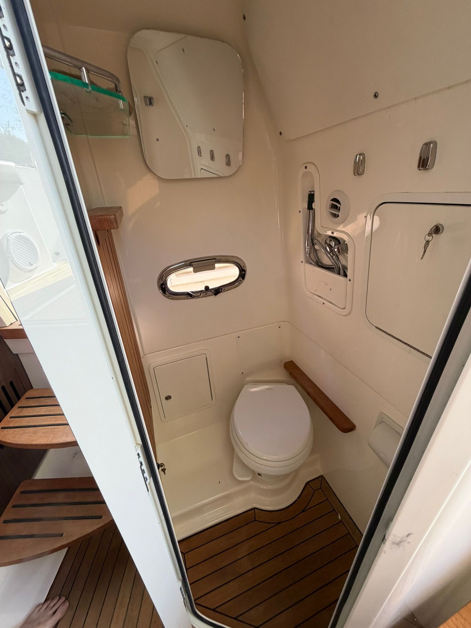 2018 Boston Whaler 380 Outrage - 46
