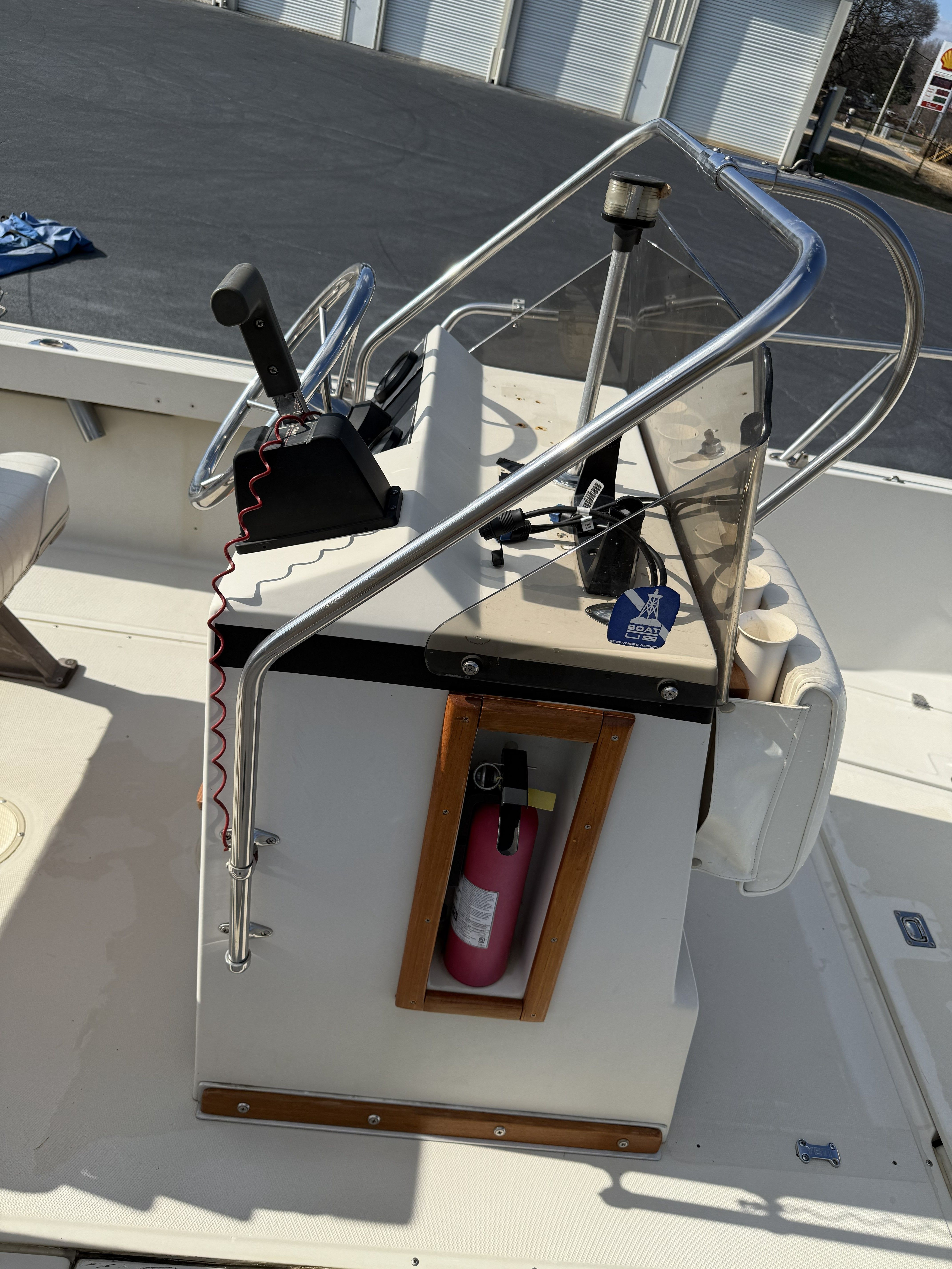 1987 Boston Whaler outrage v20 - 7