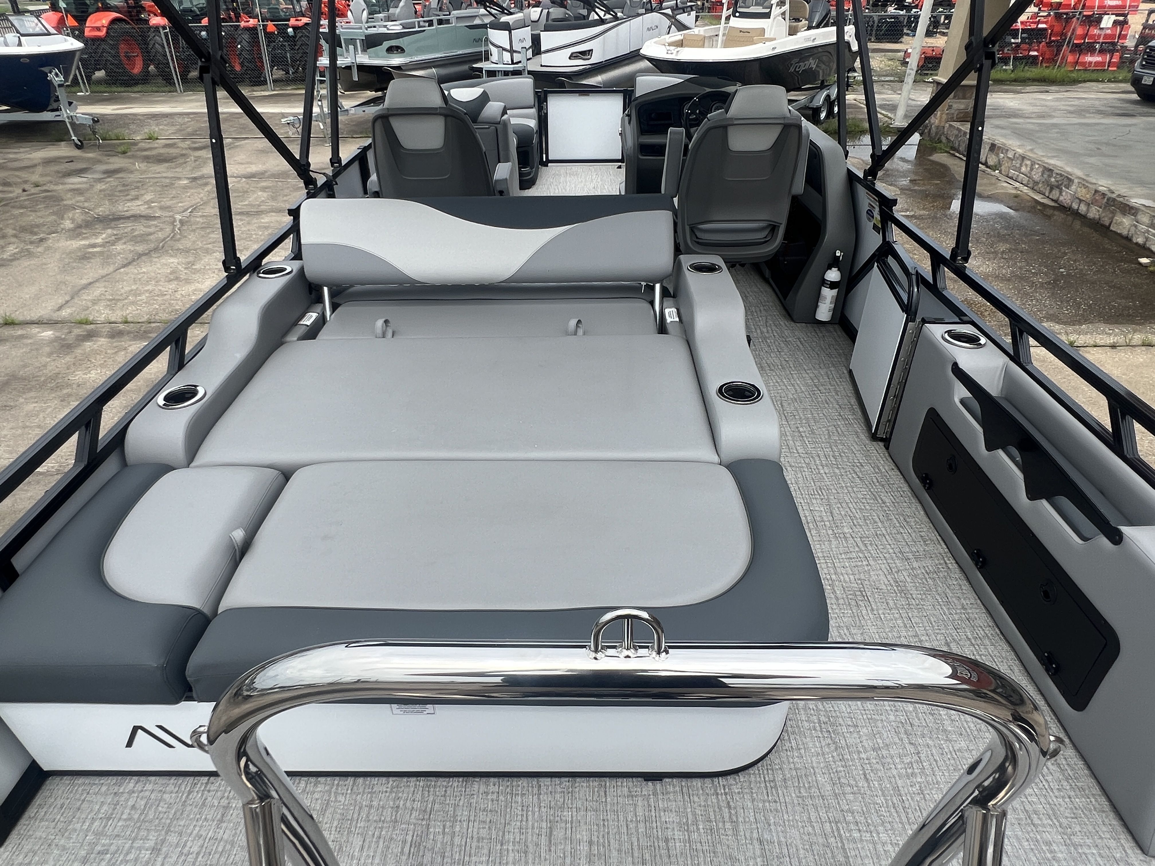 2025 Avalon LSZ Versatile Rear Bench - 23' - 35