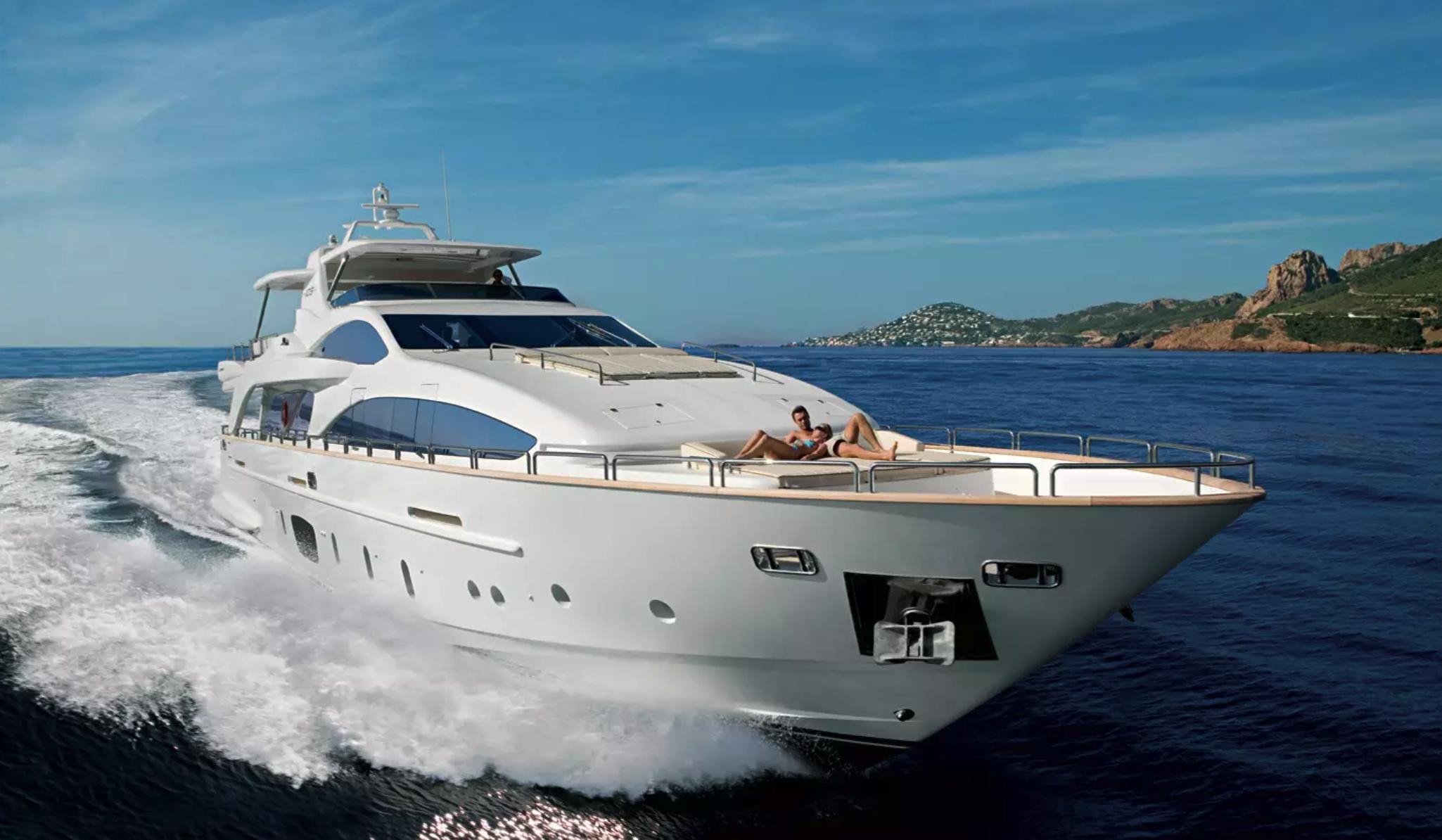 2006 Azimut 105