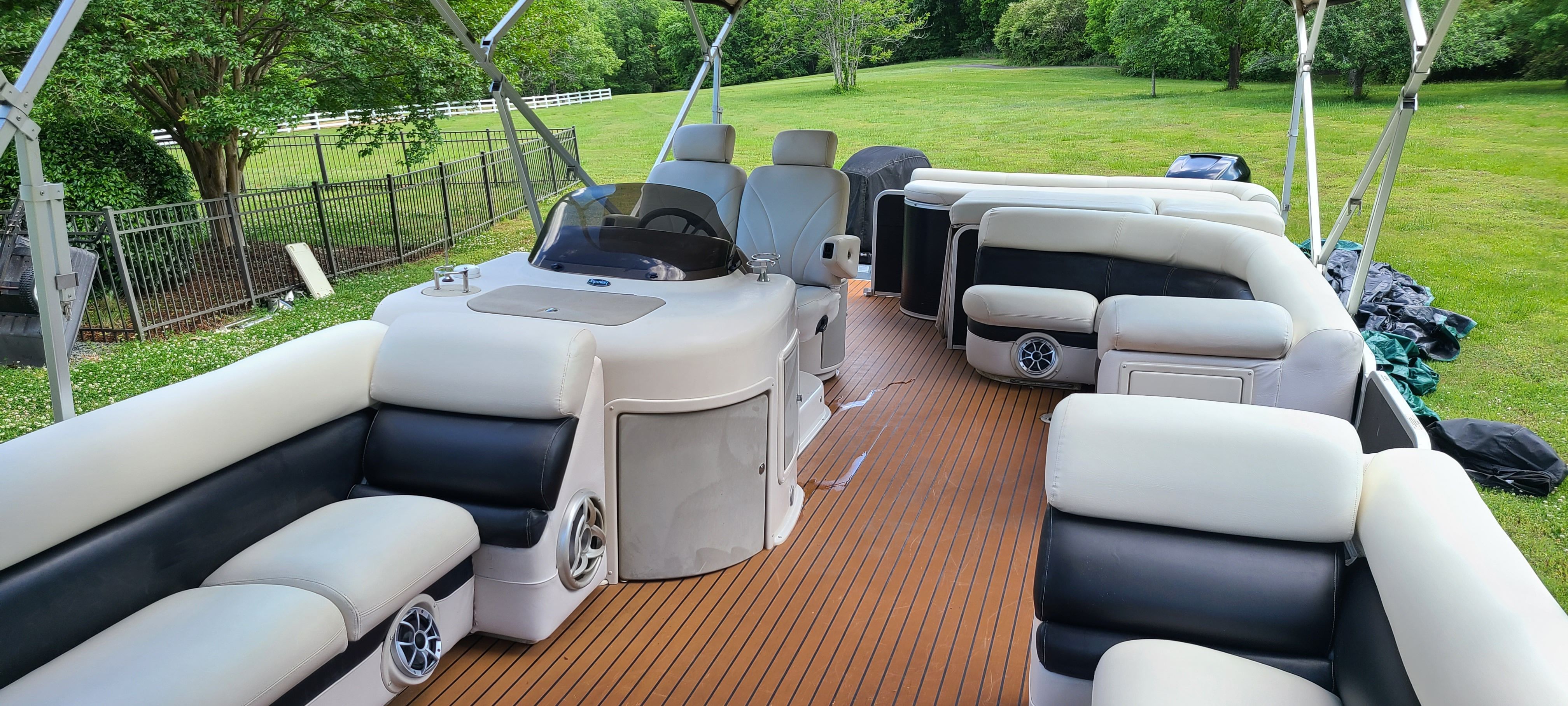 2009 Premier 275 Grand Majestic LTD pontoon boat with luxurious interior.