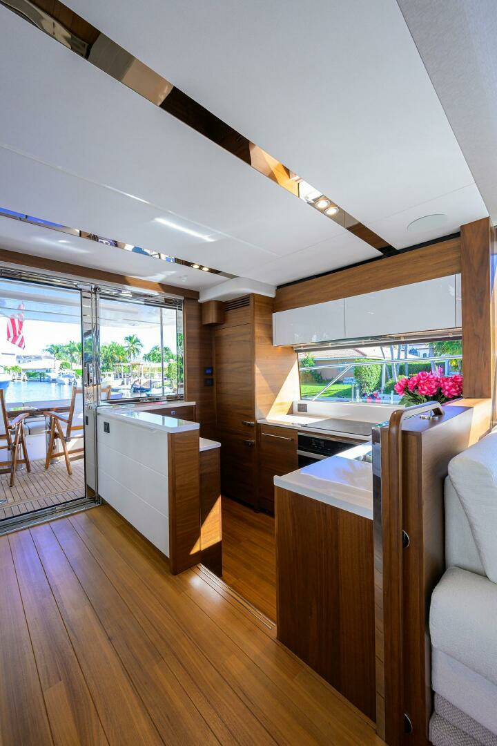 2021 Princess F70 - Image 24