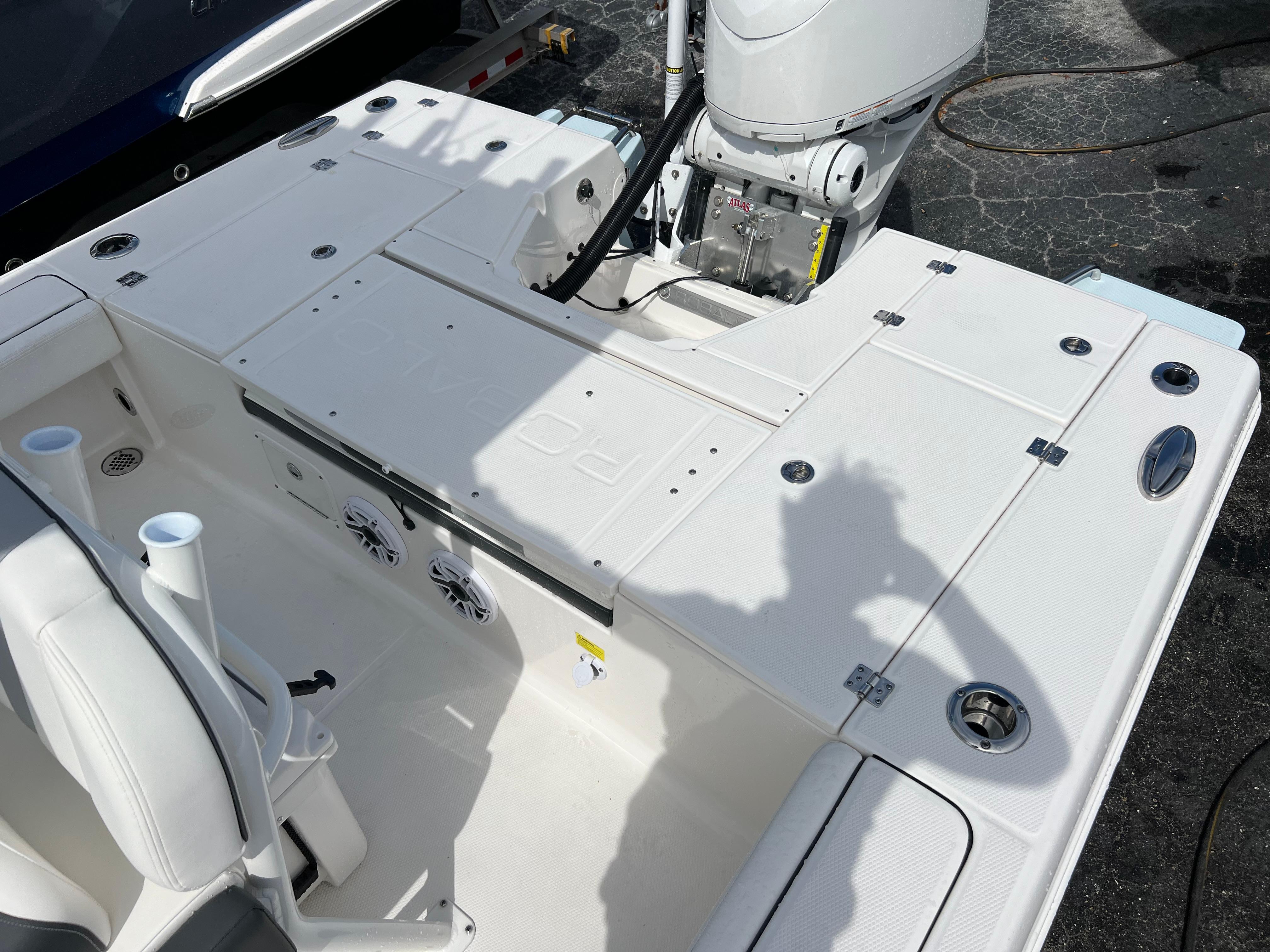 2024 Robalo 246 Sky Deck boat stern with outboard motor and seating area.