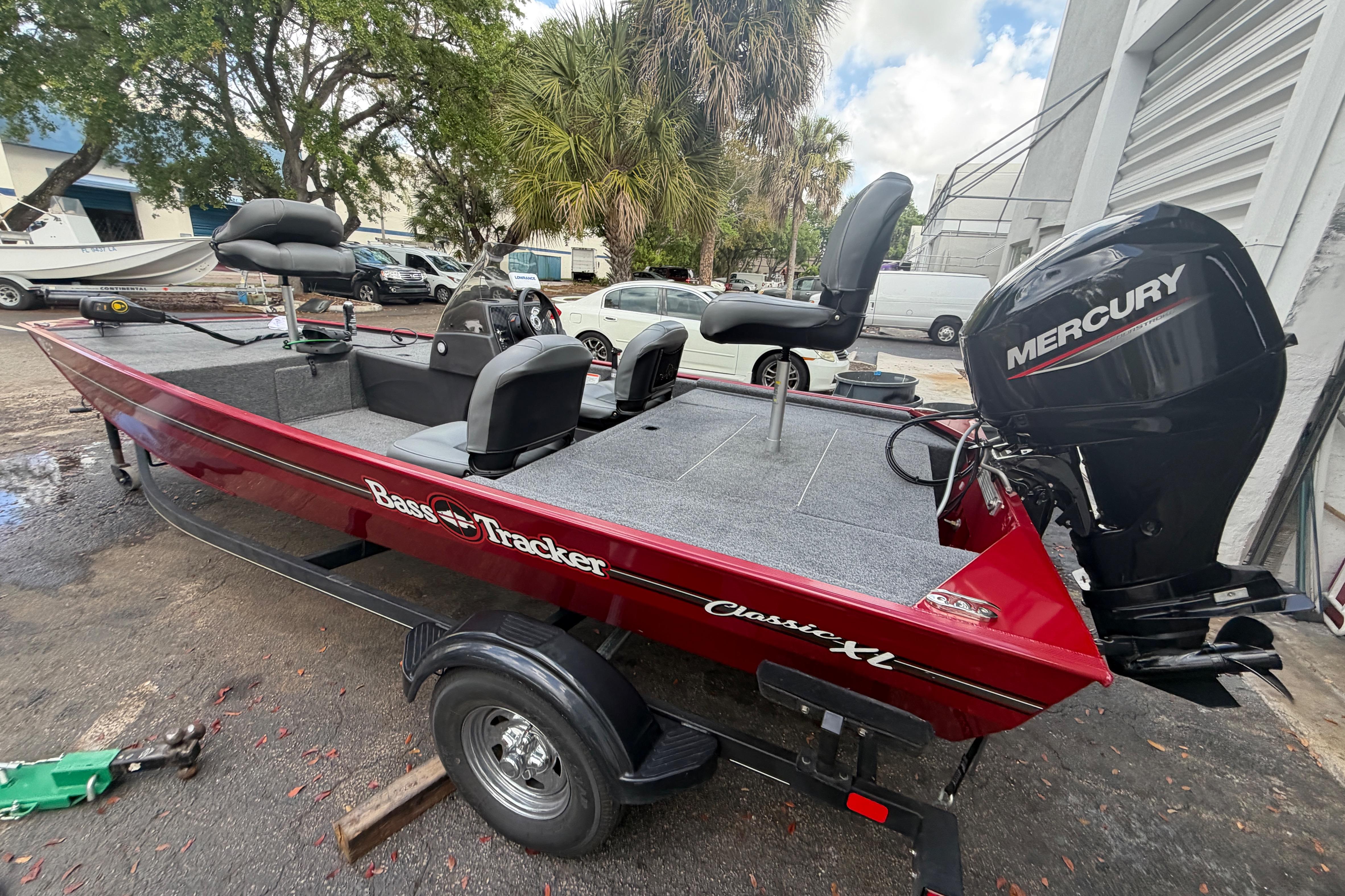 2023 Bass Tracker III Classic