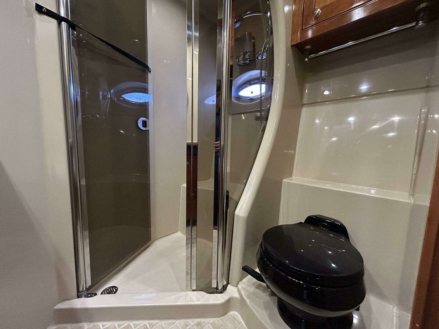 2003 Cruisers Yachts 540 Express - Image 24