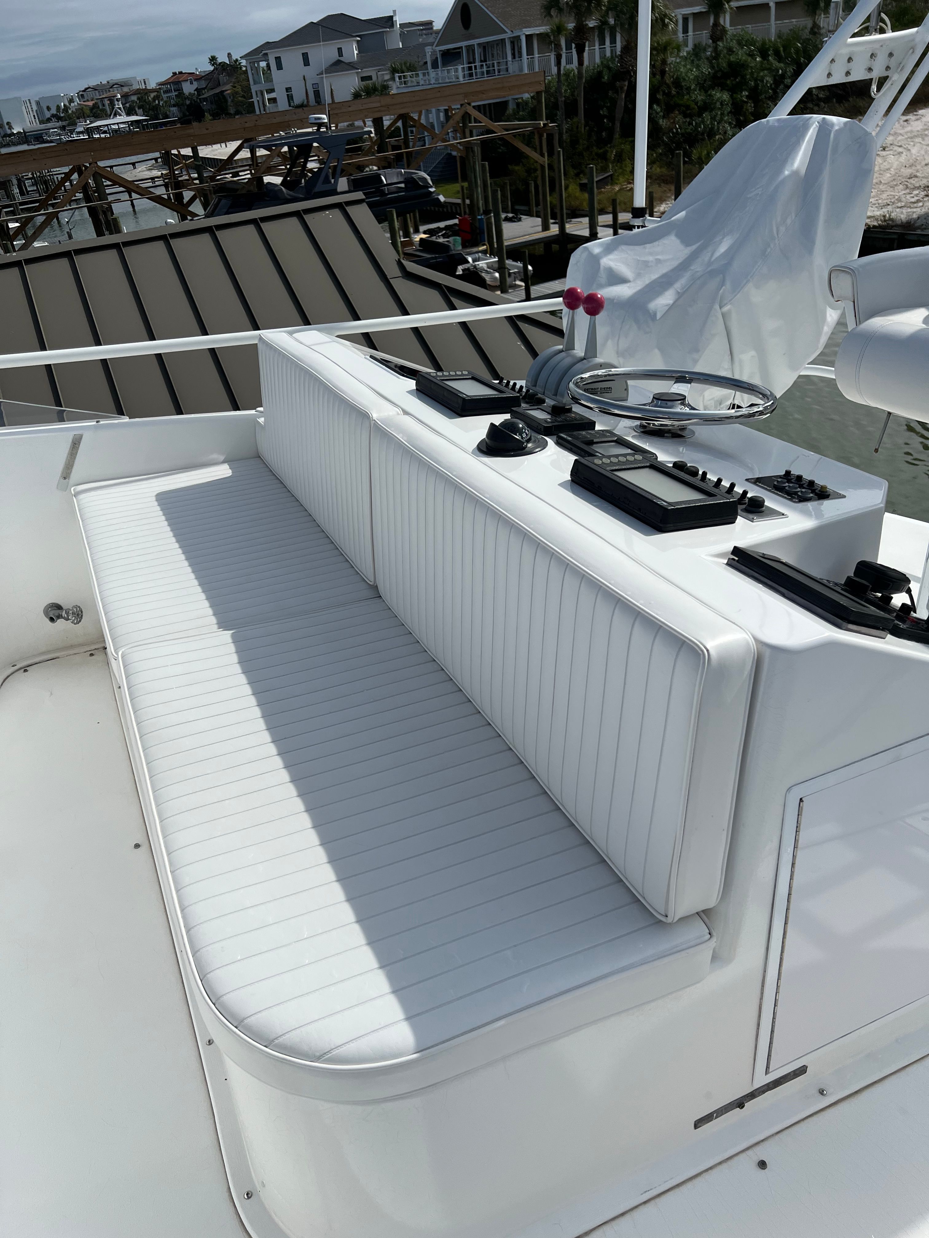 2002 Viking 61 Enclosed Bridge - 38