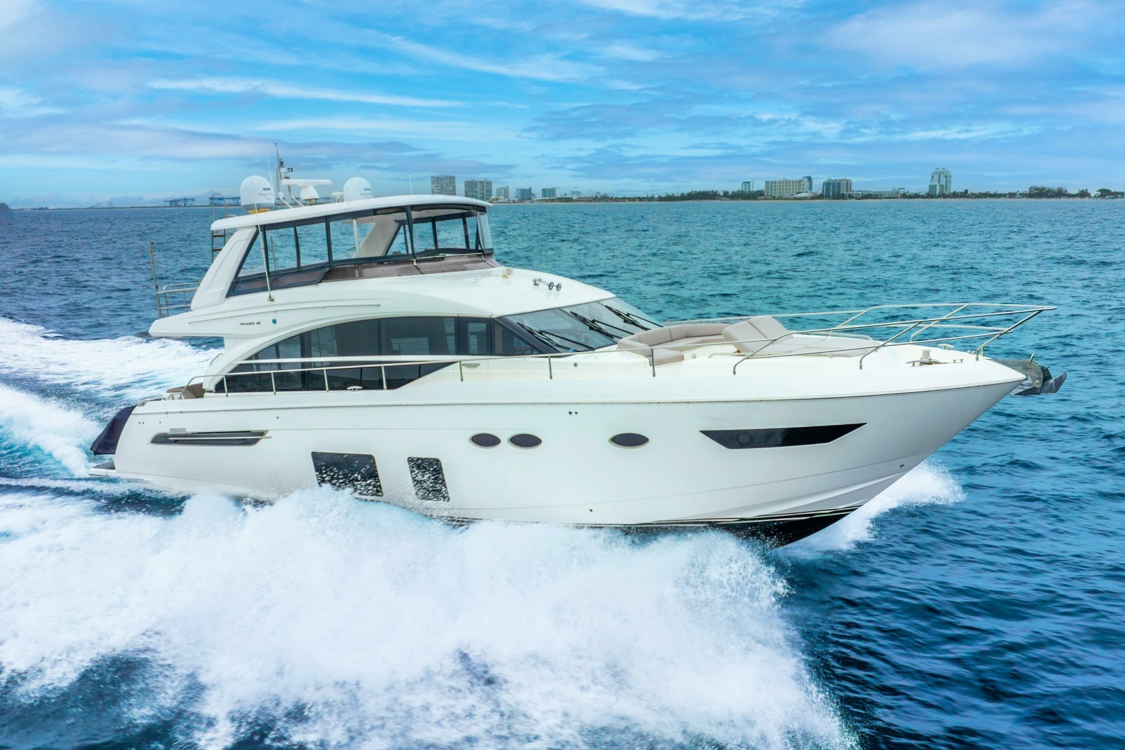2018 Princess Yachts — - Image 8