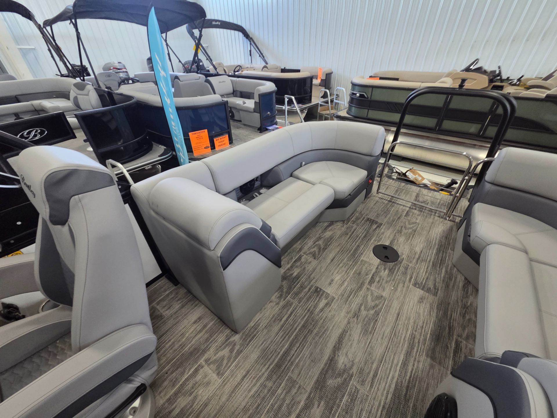 2026 Bentley Pontoons Elite 223 Admiral - 21
