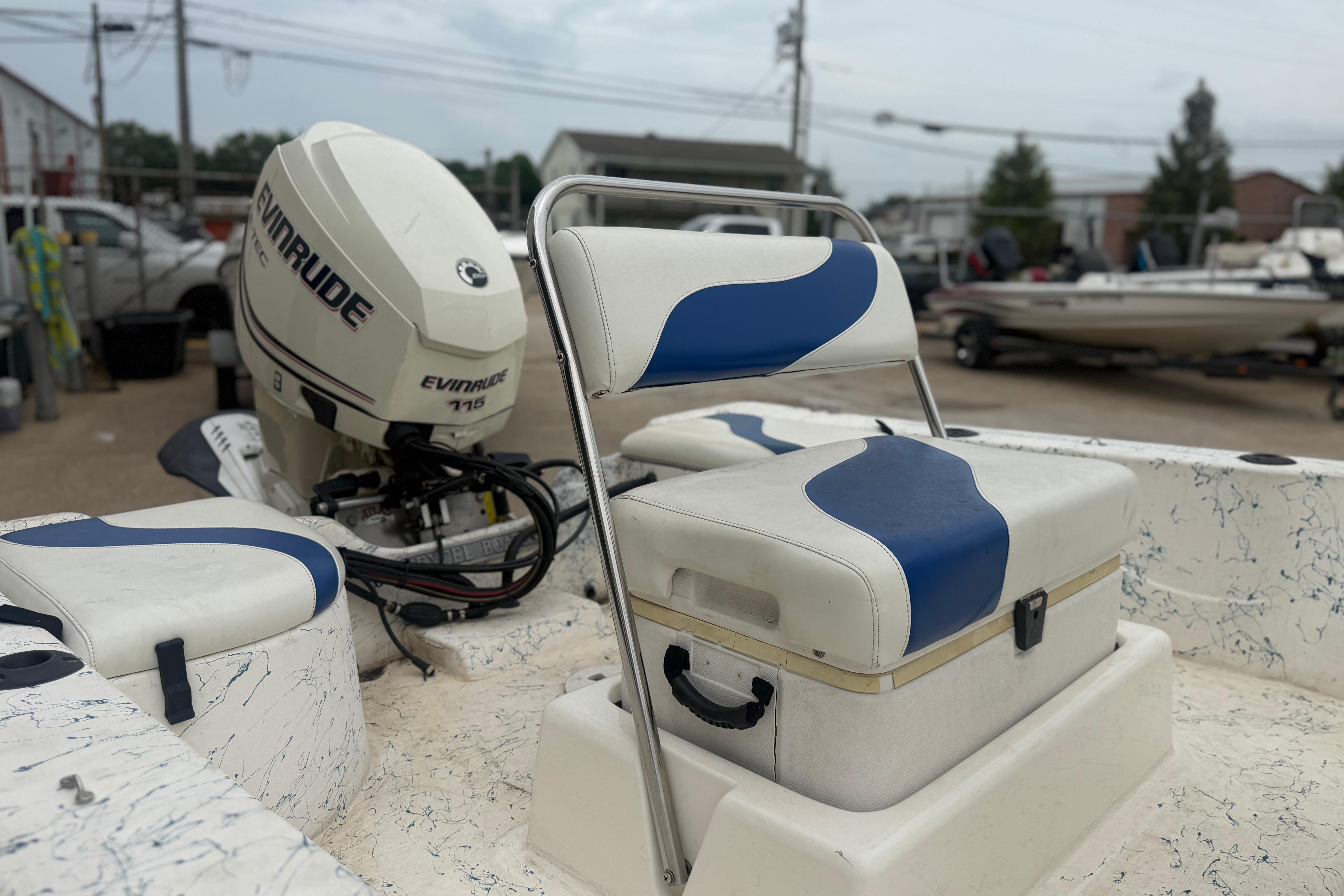 2004 Blue Wave 160 V-Bay boat with Evinrude 115 engine and blue-white seating.