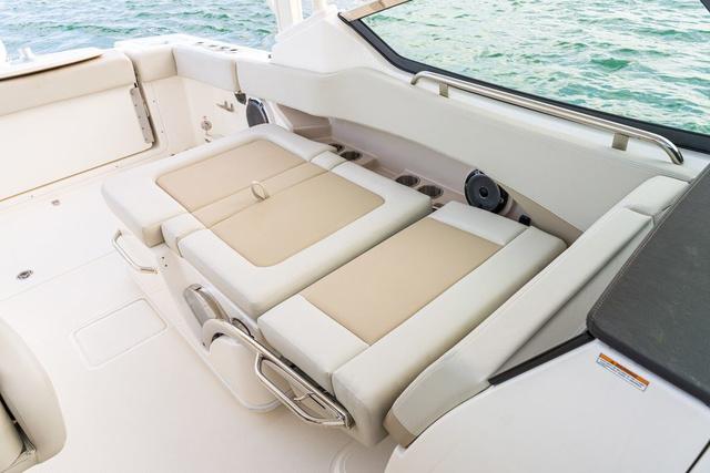 2026 Boston Whaler 240 Vantage - 6
