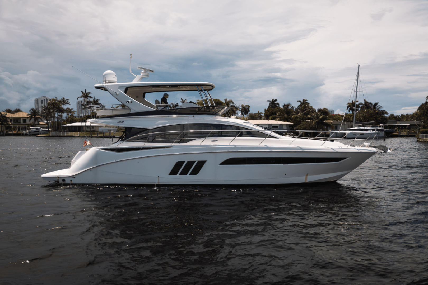 2017 Sea Ray 510 FLYBRIDGE - Image 5