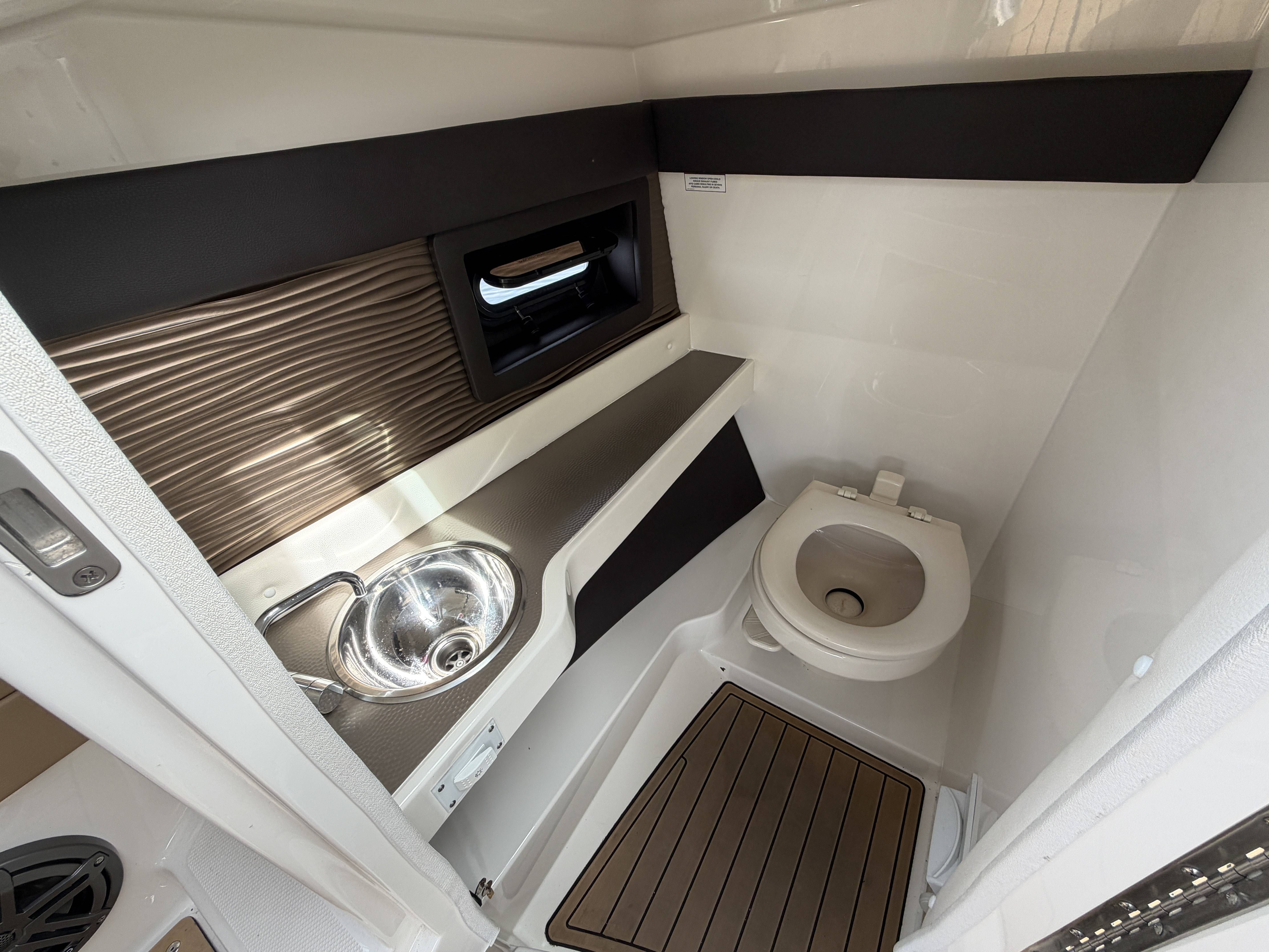 2019 Sea Ray SLX 280 - 21