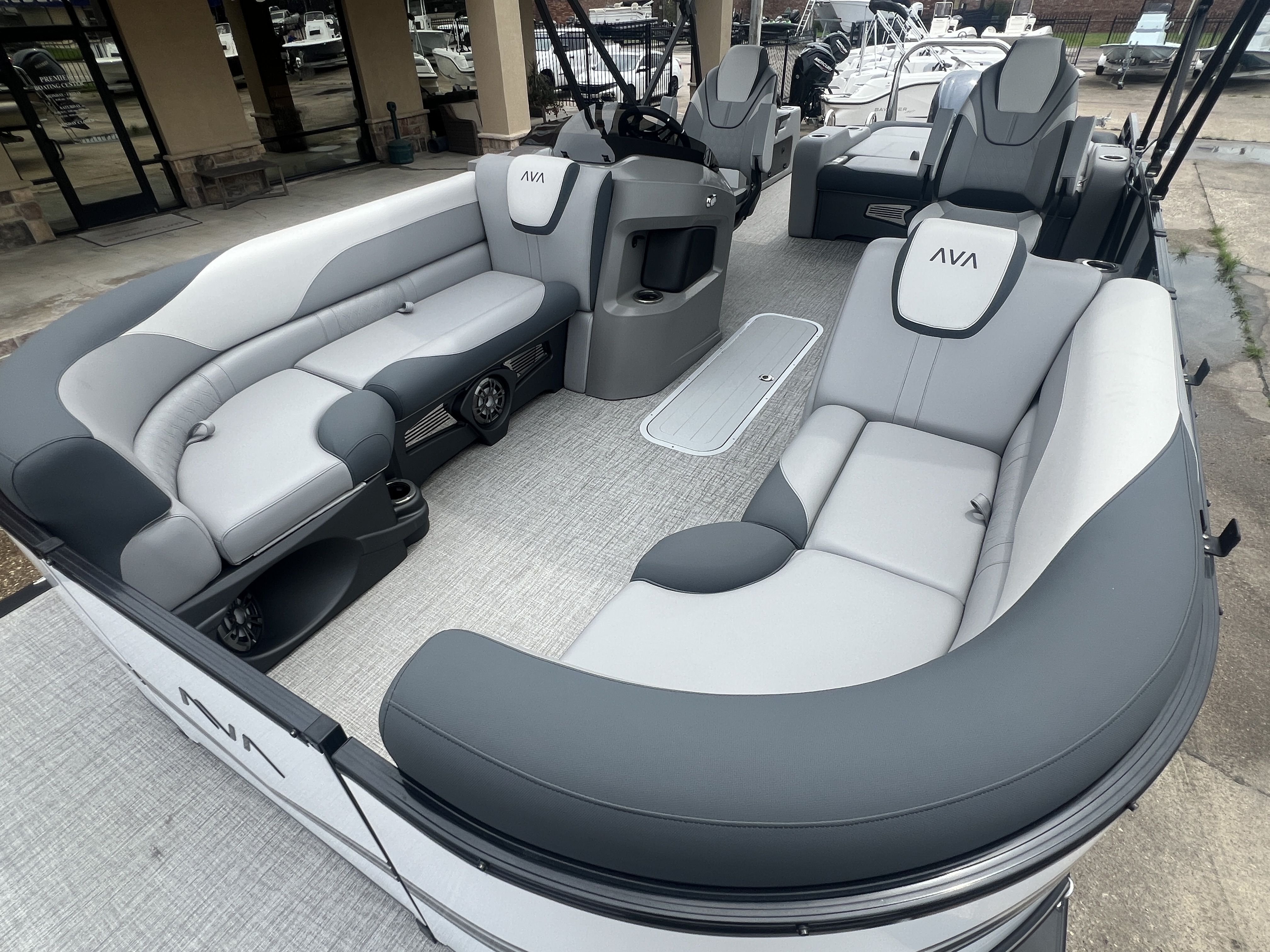 2025 Avalon LSZ Versatile Rear Bench - 23' - 9