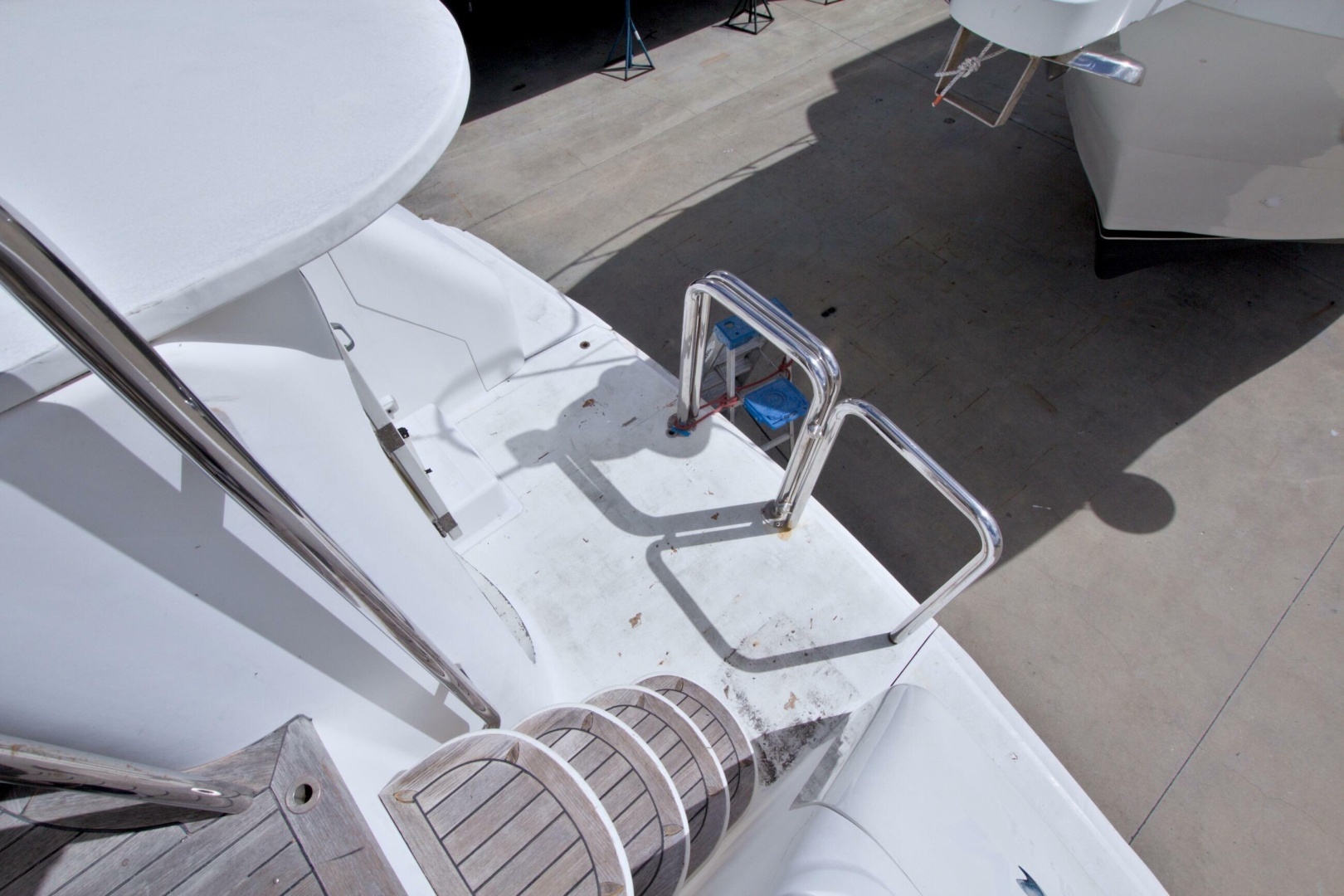 1998 Lazzara Yachts 76 Skylounge Grand Salon - Image 103
