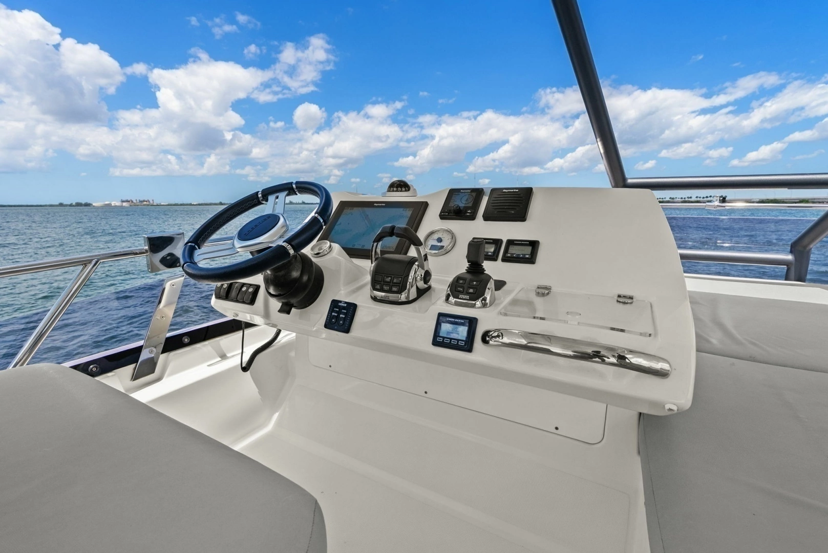 2020 Prestige 460 Flybridge - Image 2