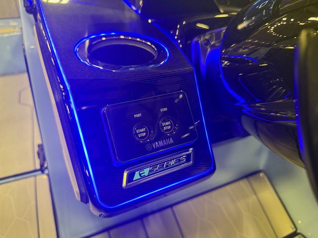 2025 Yamaha Boats 255XD - 29