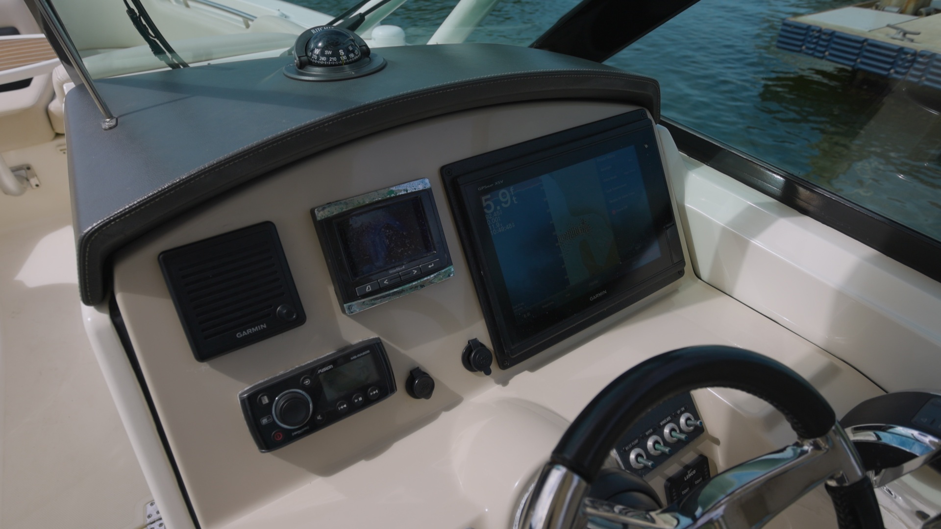 2014 Boston Whaler Vantage - Image 10