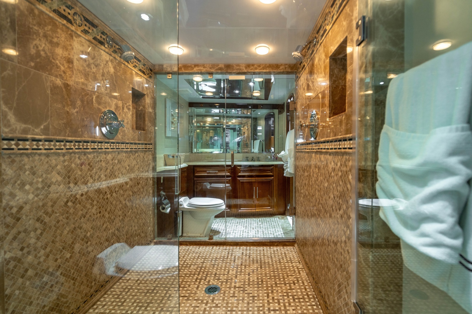 2006 Broward Raised Pilothouse - Image 17