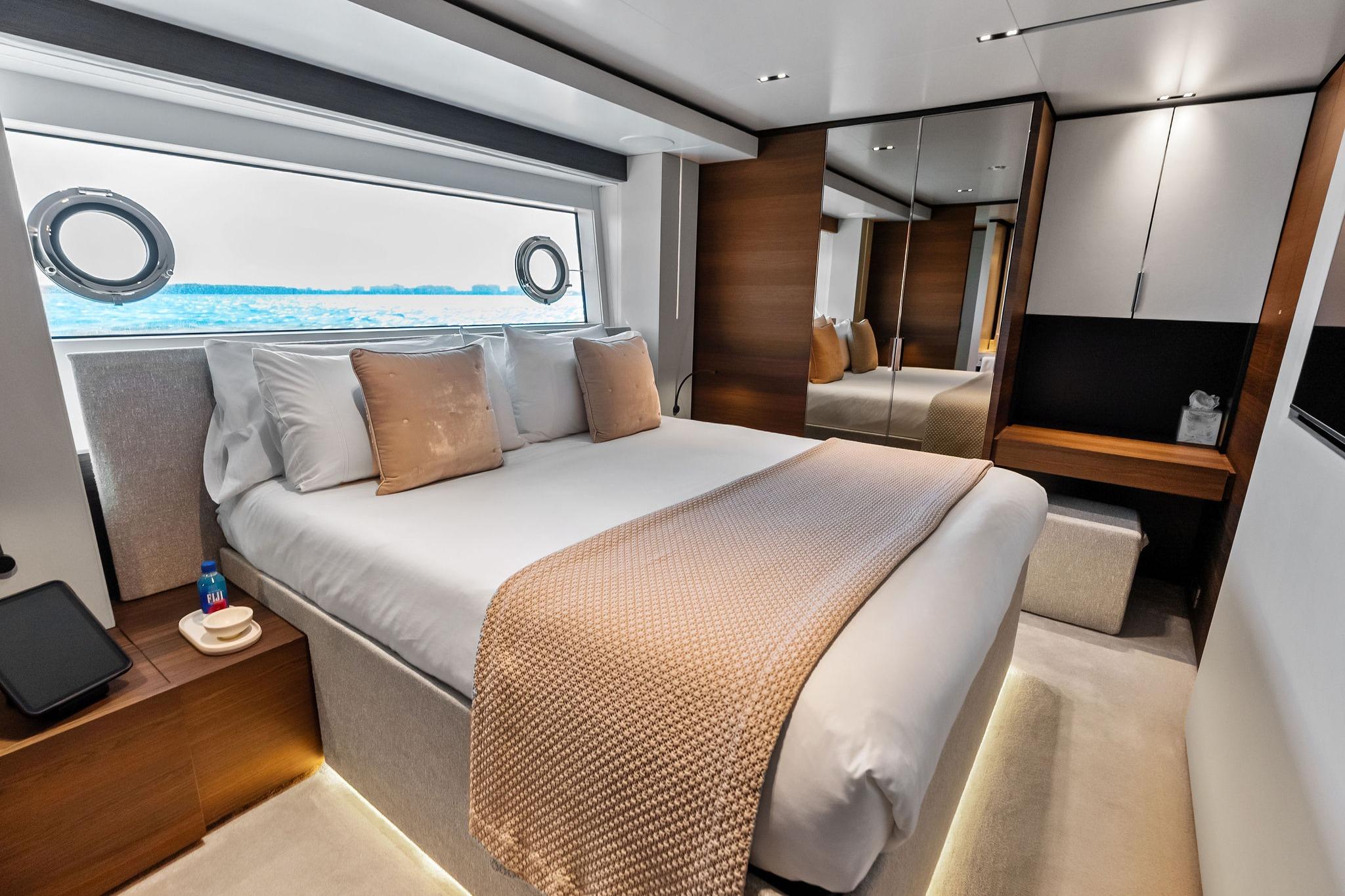 2023 Custom Line Navetta 33 - 99
