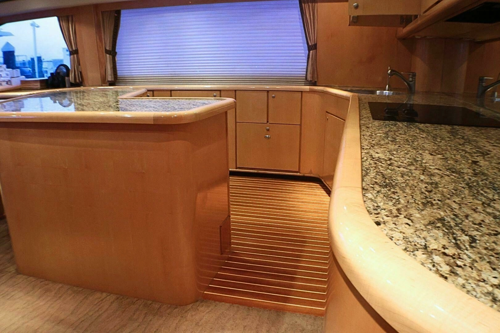 2001 Donzi 73 Sport Yacht - Image 13