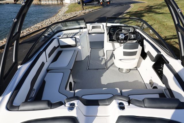2026 Yamaha Boats AR 195 BOTH COLORS AVAILABLE - 20