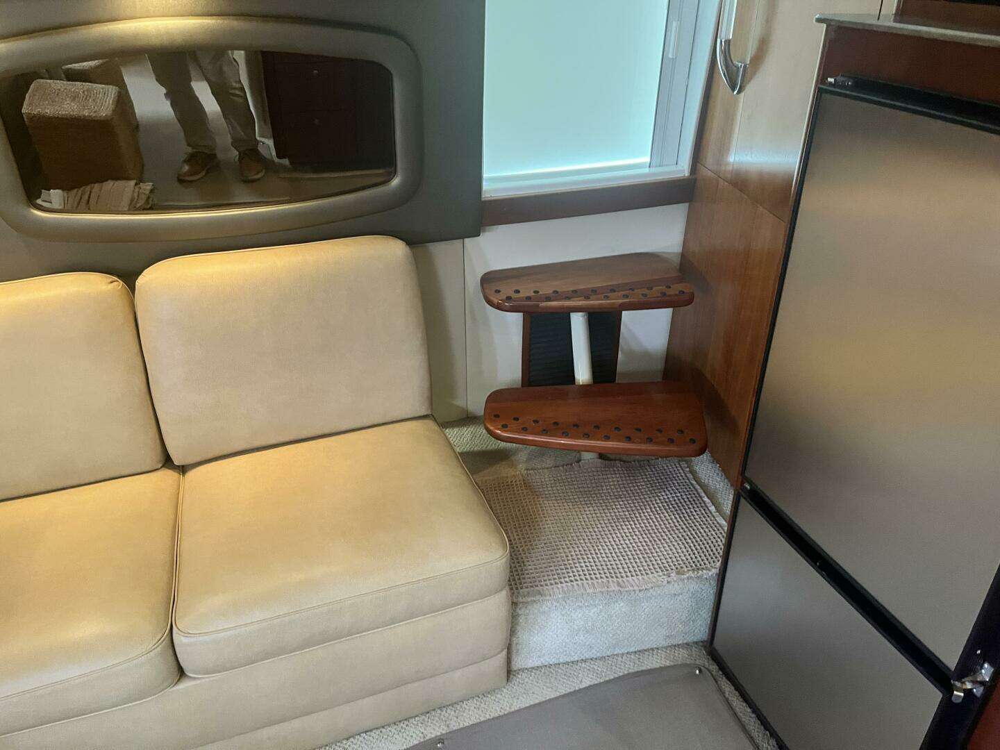 2008 Cruisers Yachts 390 Sport Coupe - Image 27
