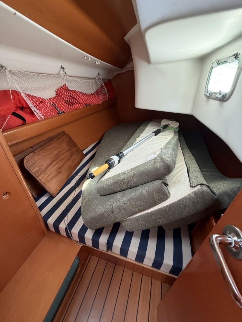 2004 Beneteau 40.7 - Image 18