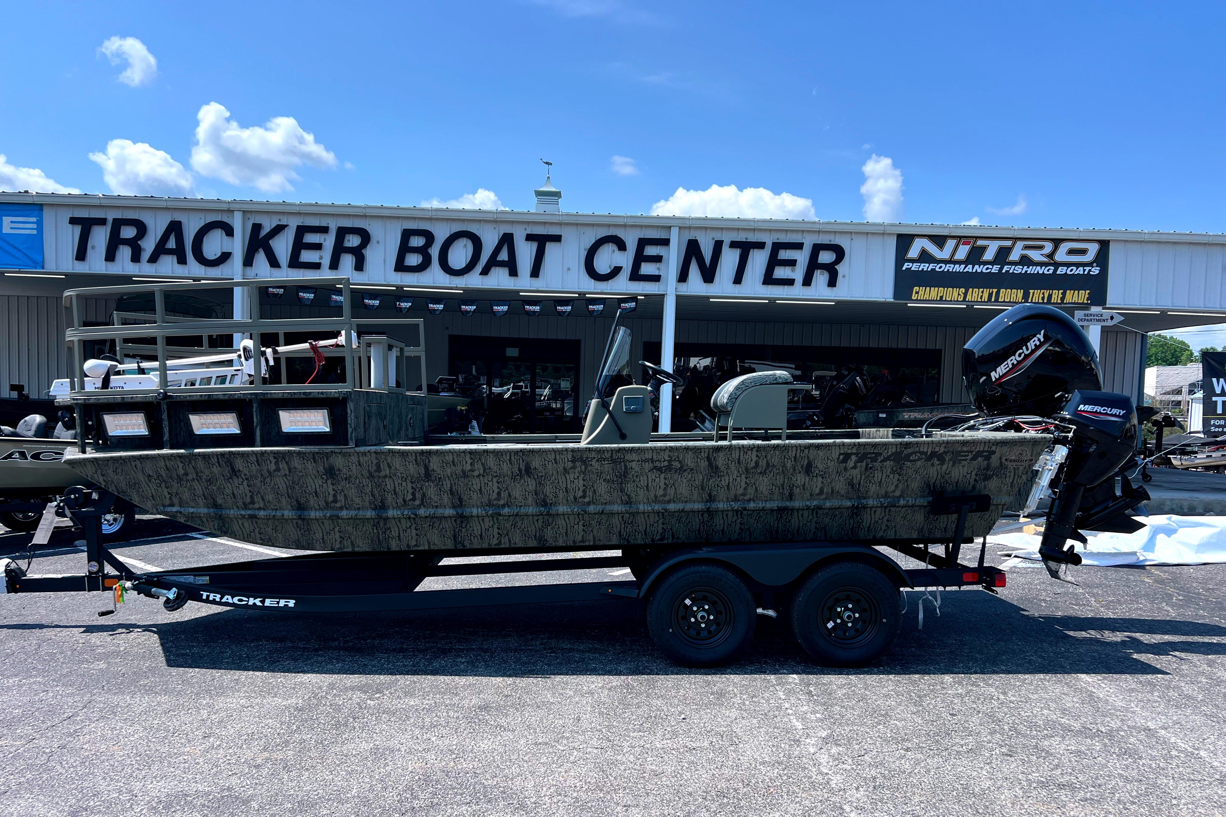 2026 Tracker Grizzly 2072 CC Sportsman Kicker