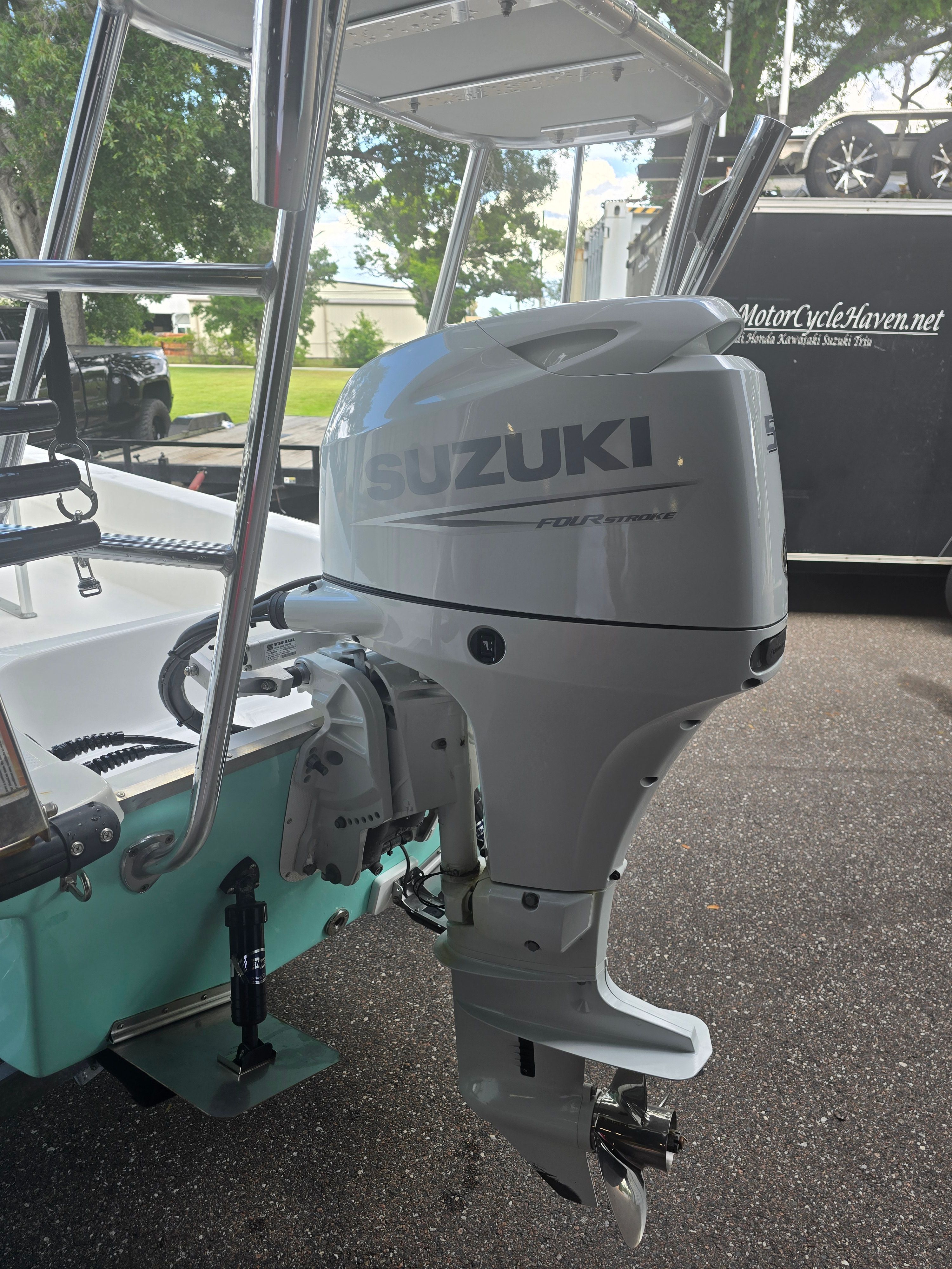 Suzuki outboard motor on a 2022 Panga Eduardono boat.
