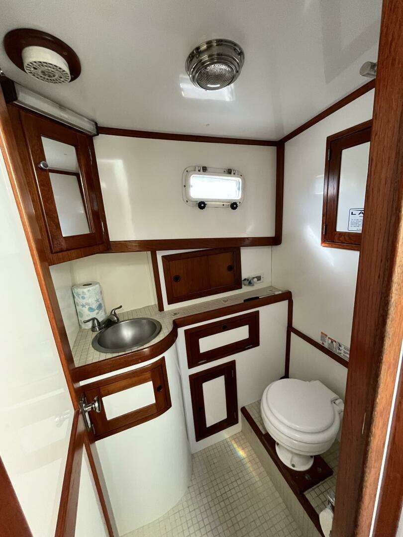 1986 Wilbur Flybridge Cruiser - Image 25