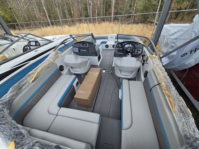 2025 Hurricane SunDeck 217 OB - 7