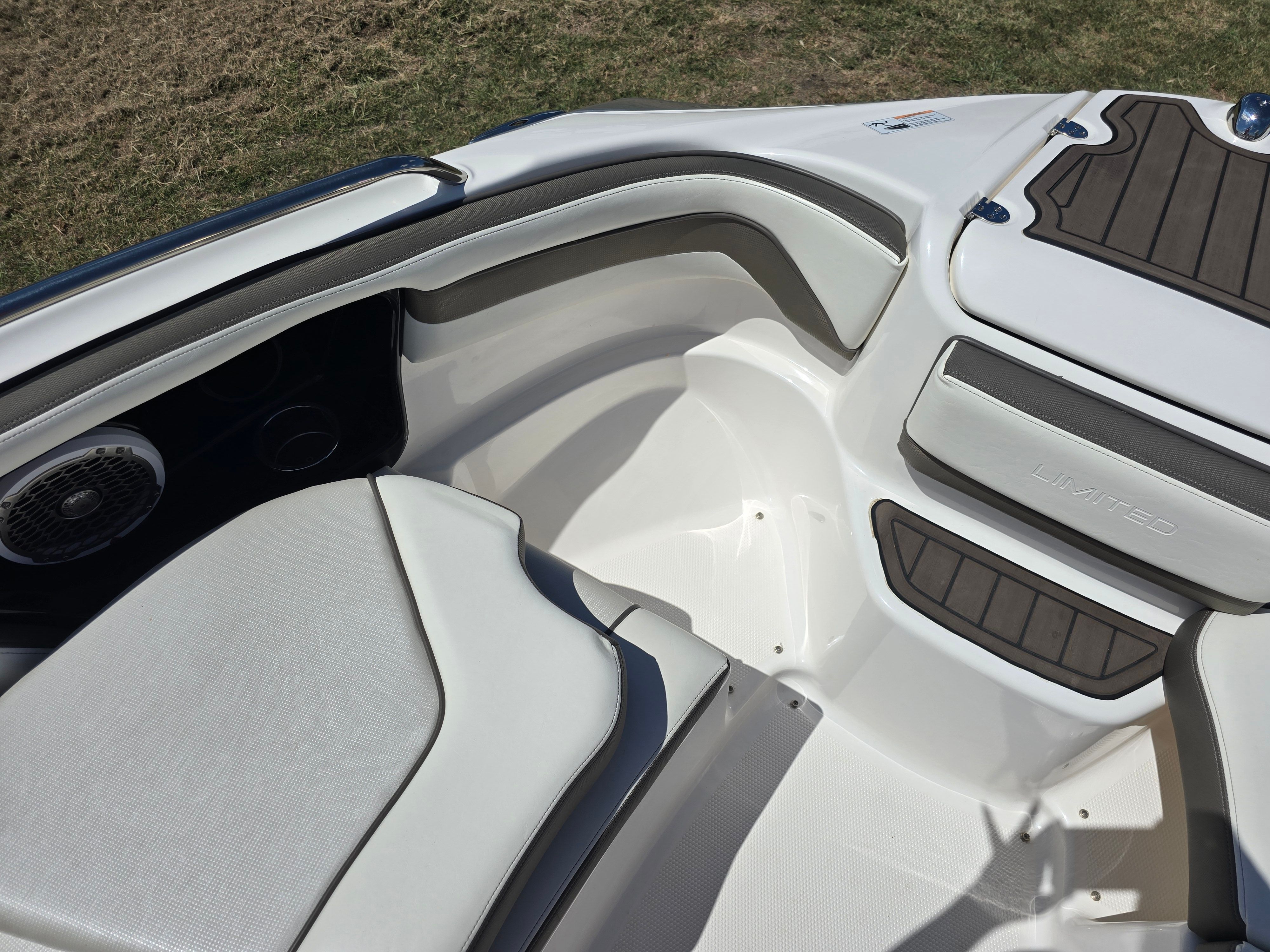 2015 Yamaha Boats 242 Limited S - 34
