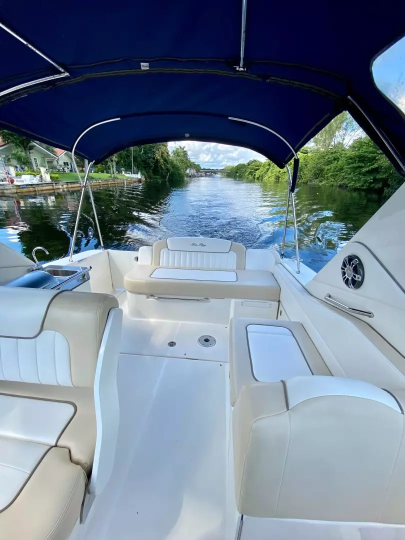 2013 Sea Ray 310 Sundancer - Image 4