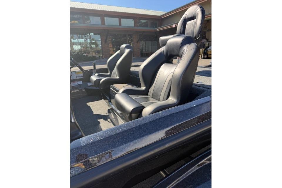 2026 Nitro Z20 XL Pro boat seats, black leather, outdoor setting.