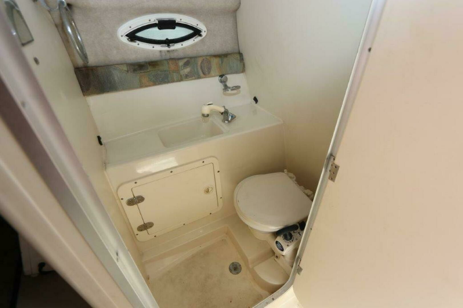 2006 Stingray 240 CS - Image 18