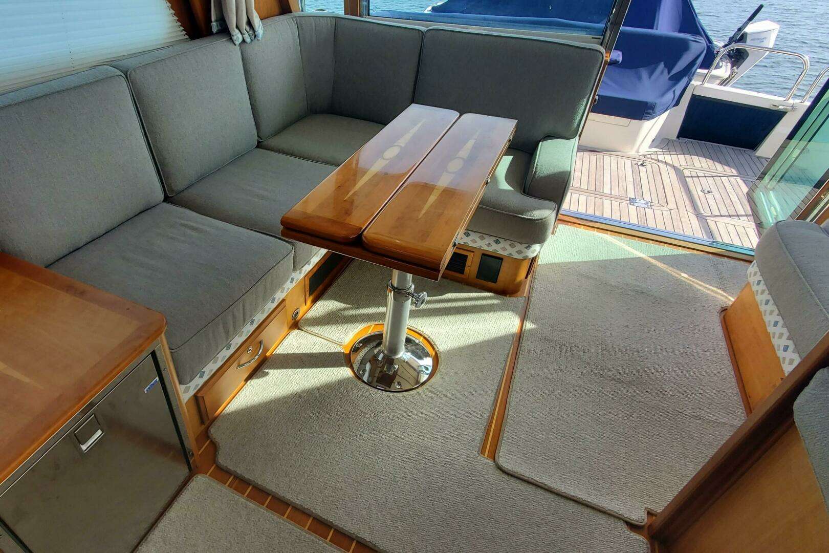 2012 Sabre 48 Salon Express - Image 25