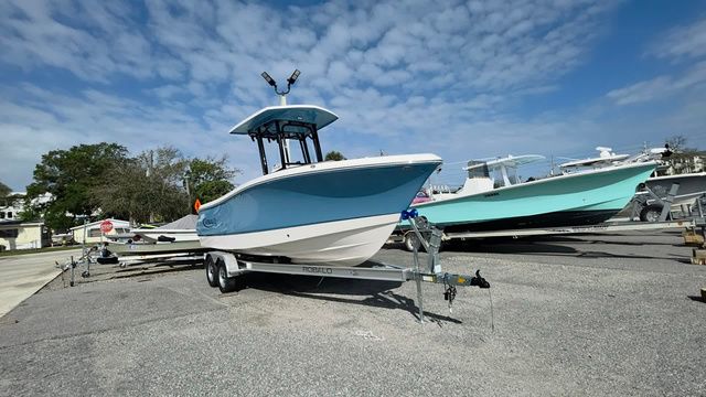 2026 Robalo R230 Center Console - 6