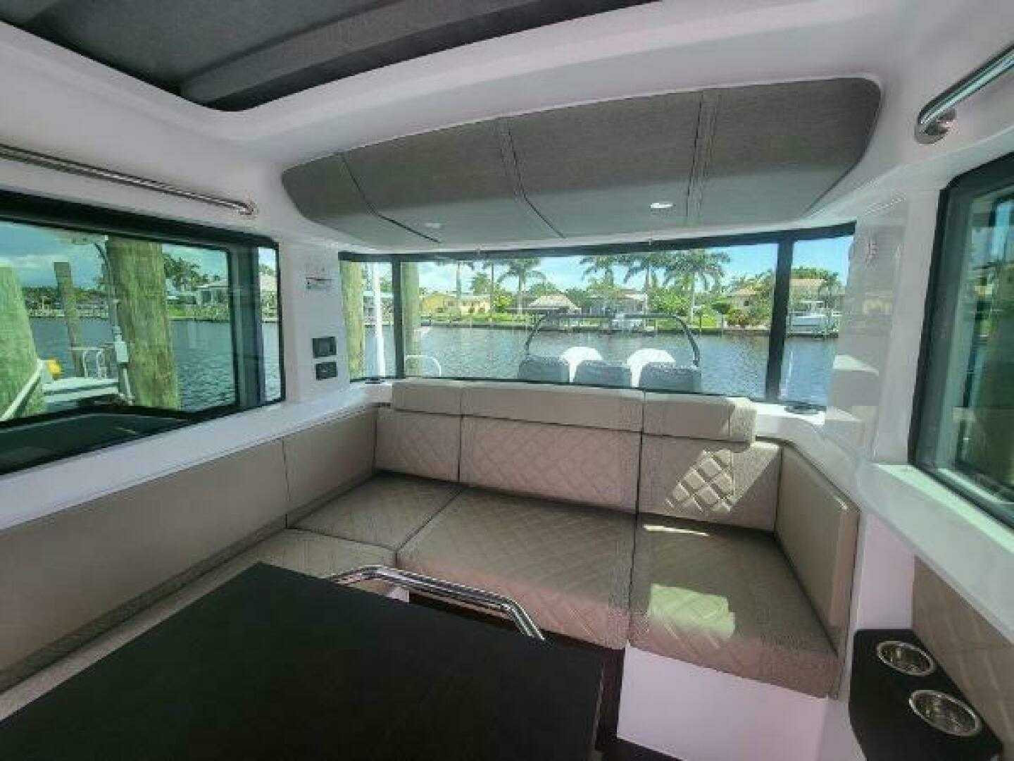 2024 Axopar 37 XC CROSS CABIN - Image 7