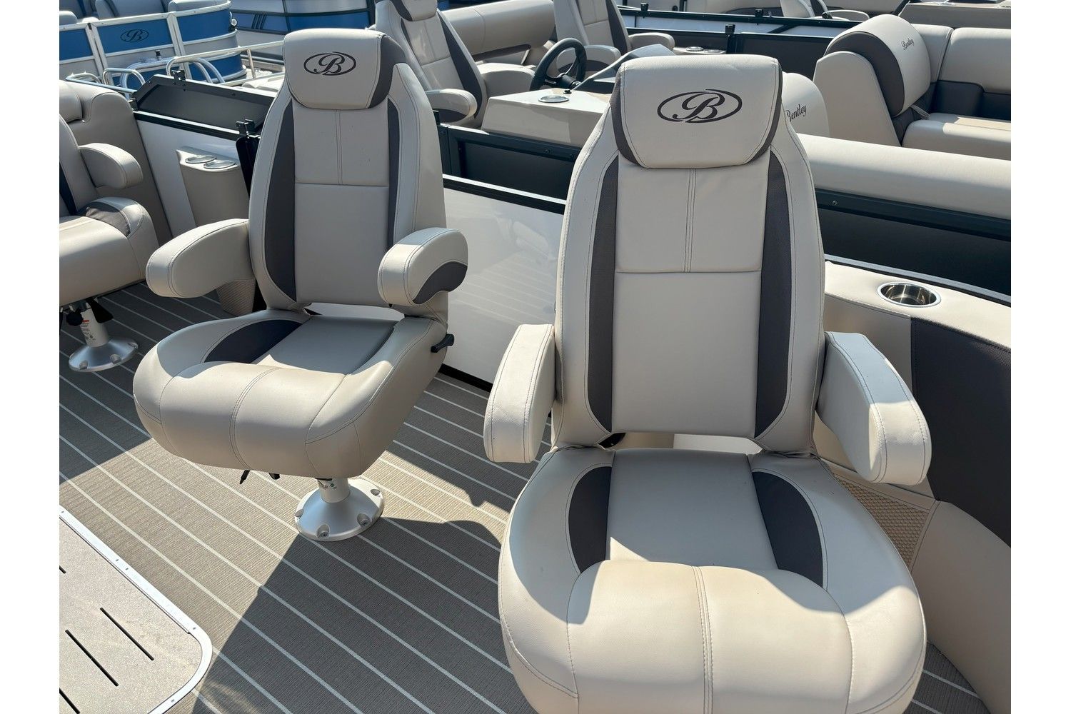 2026 Bentley Pontoons Legacy 223 DL Navigator - 6