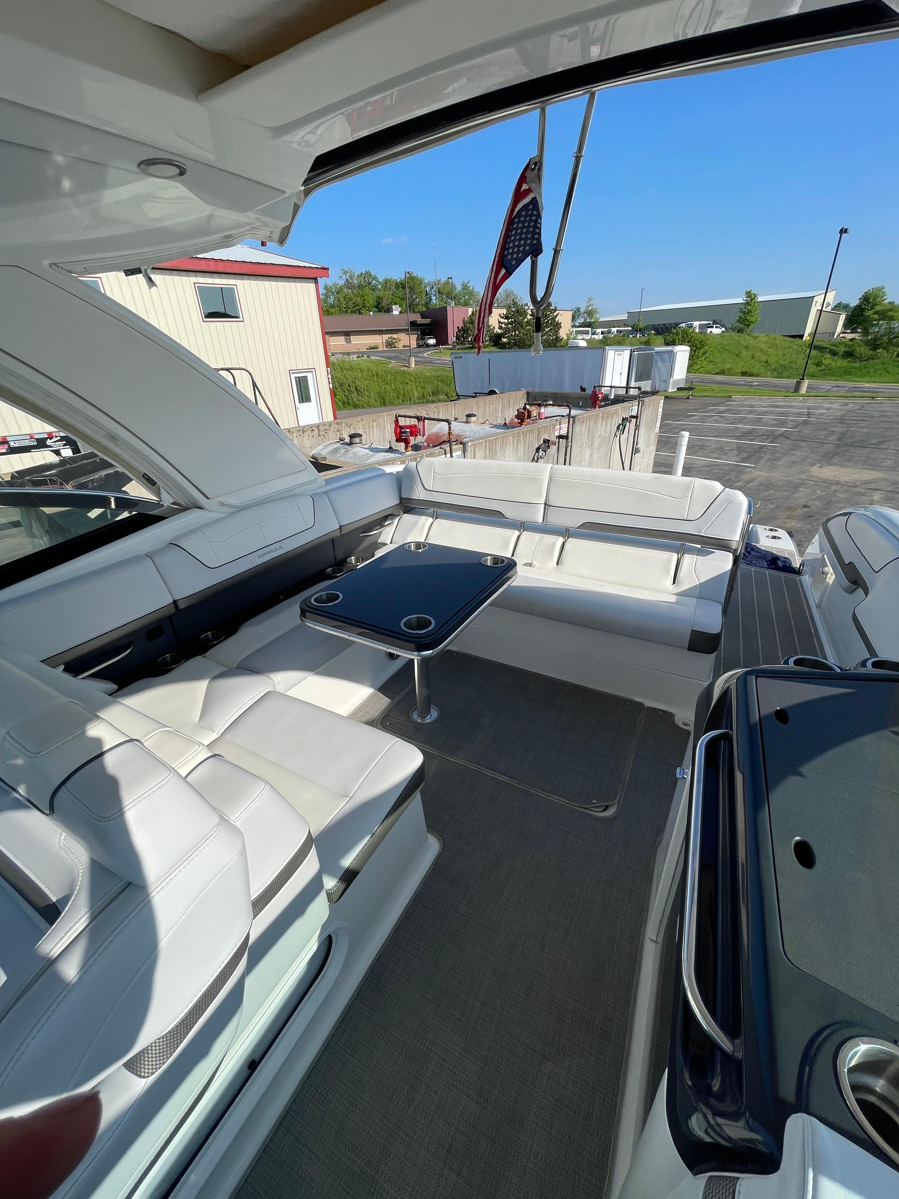 2019 Formula 350 Crossover Bowrider - 13