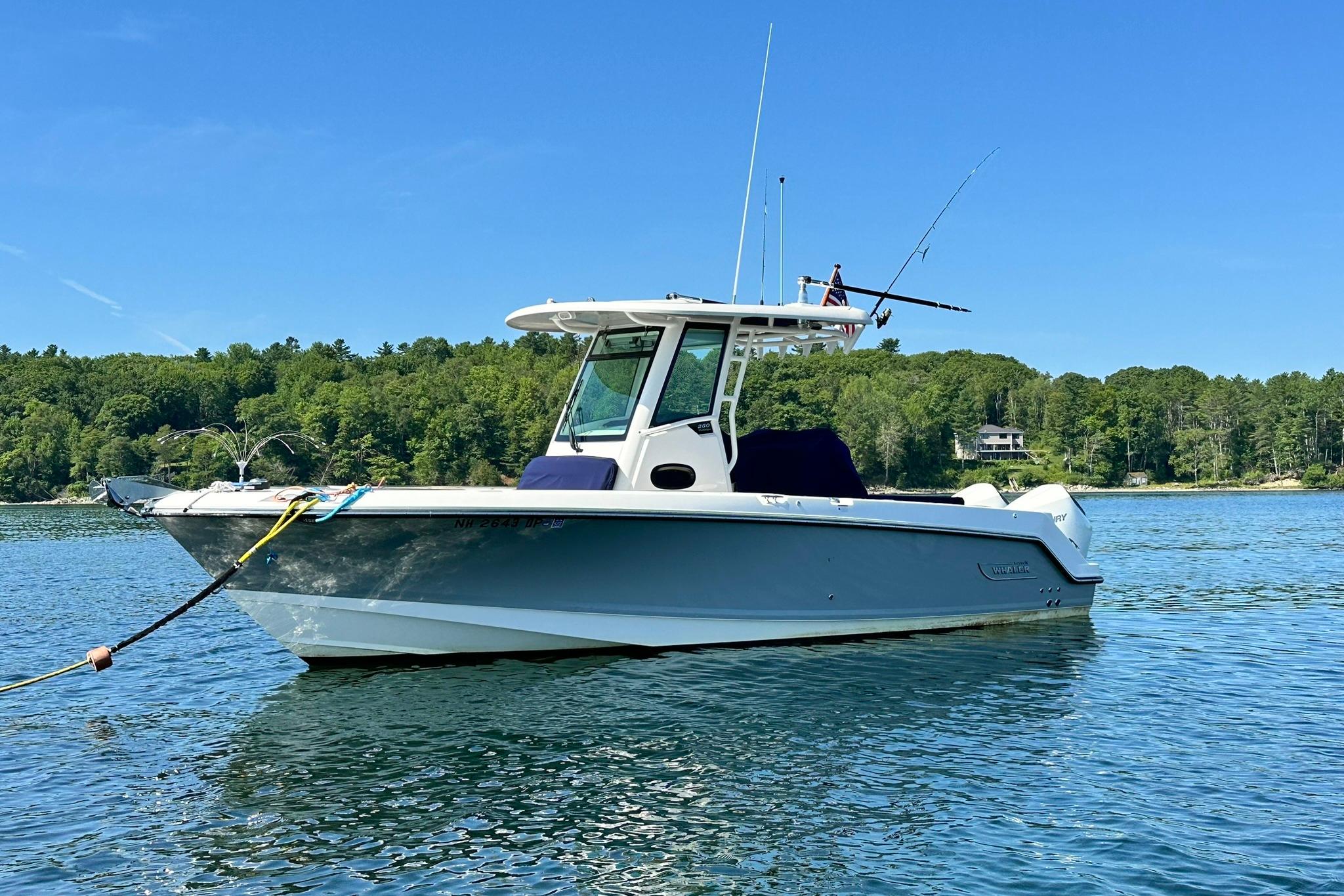 2024 Boston Whaler 250 Outrage