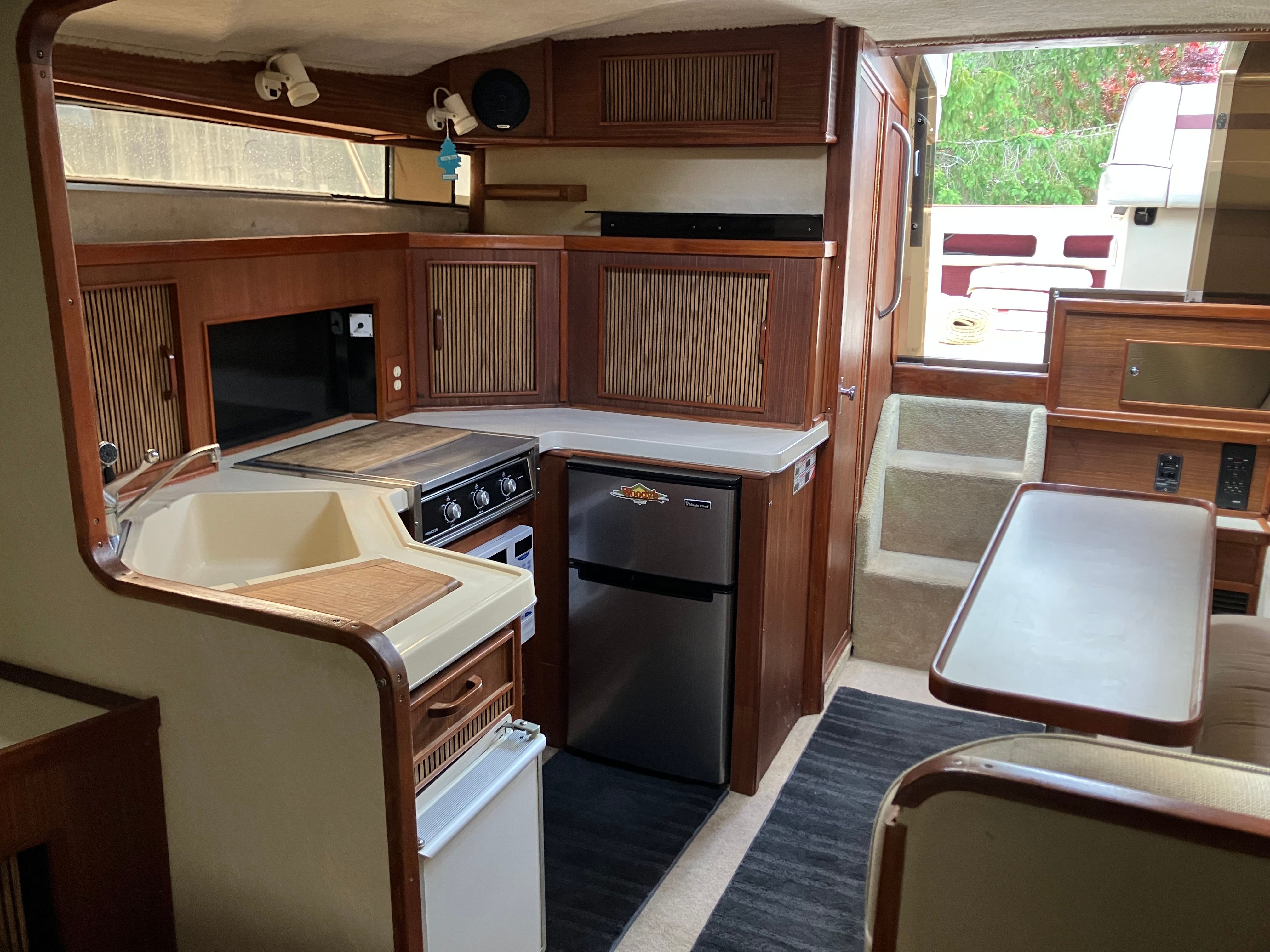 1985 Sea Ray 34 Express Cuiser - 17