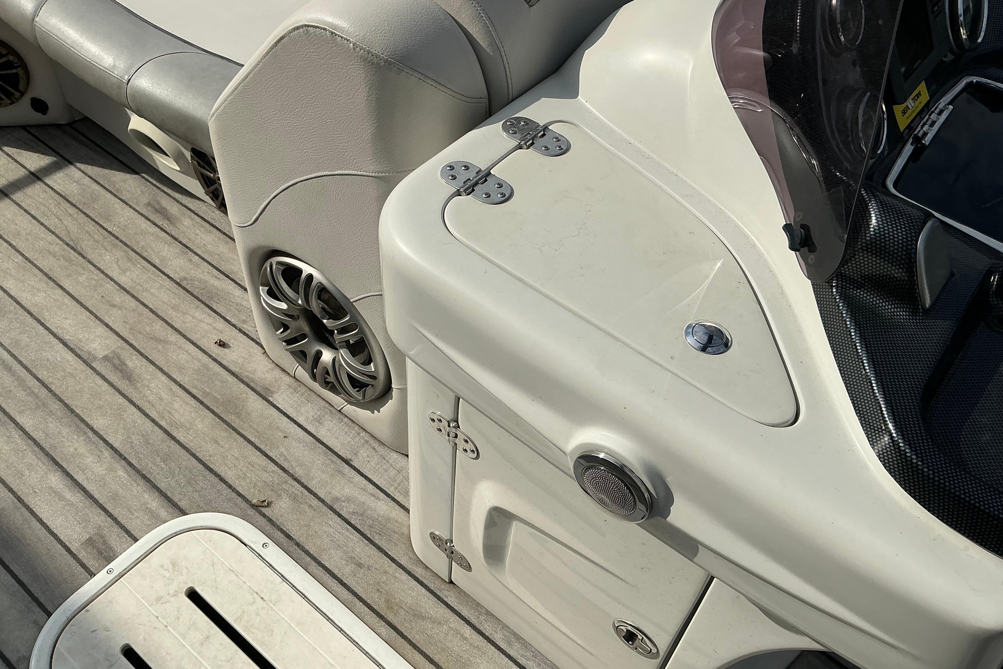 Interior of 2014 Avalon 25 ft. Paradise Elite boat, featuring seating and speaker system.