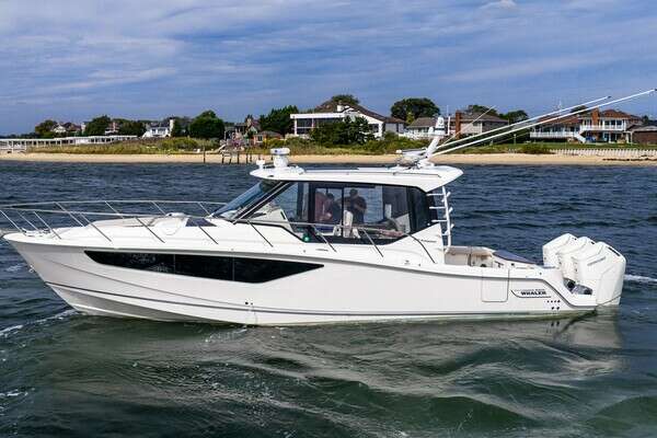 2024 Boston Whaler 405 Conquest
