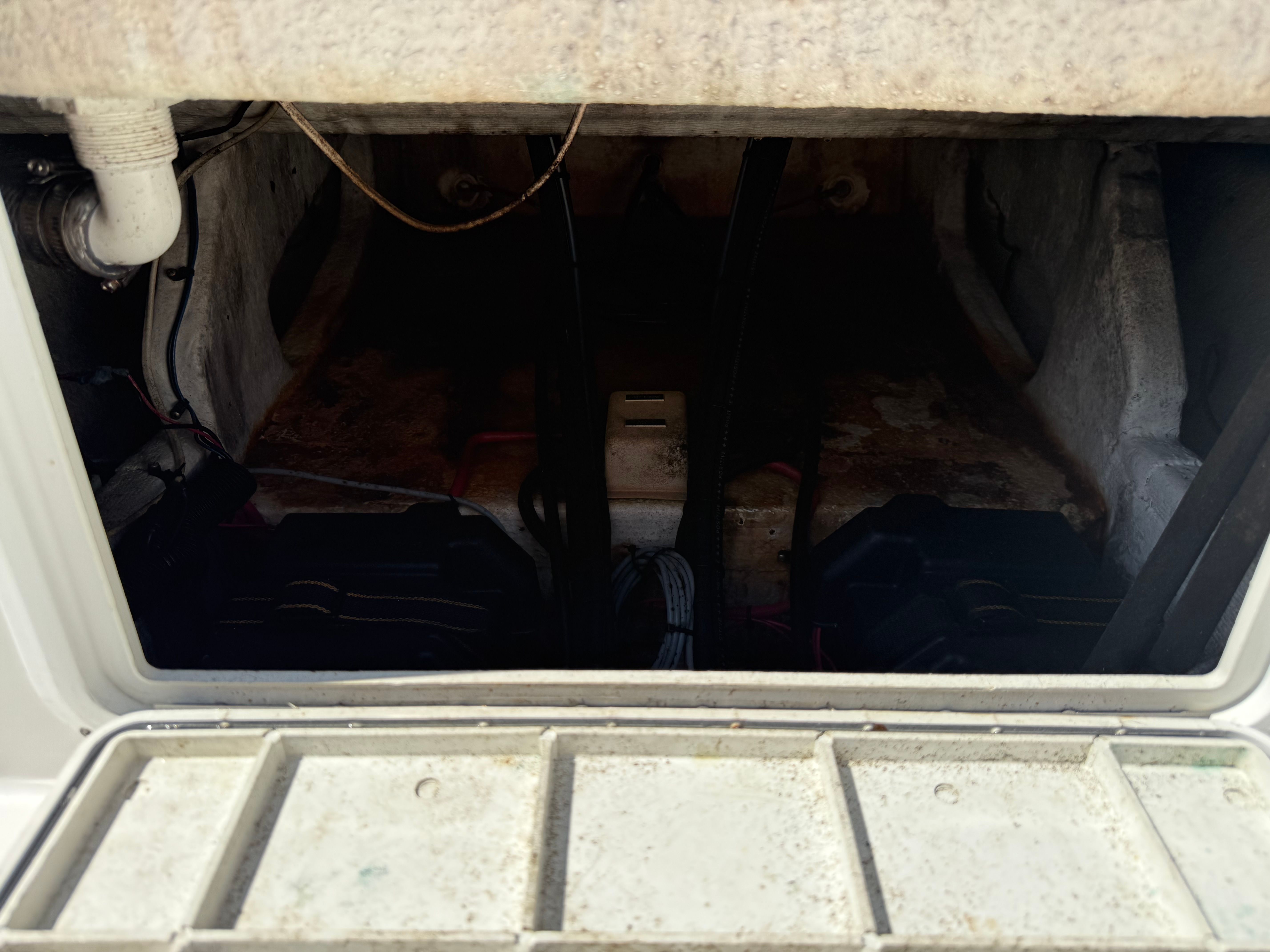 2001 Marlago Fs 35 Center Console Cuddy - 29